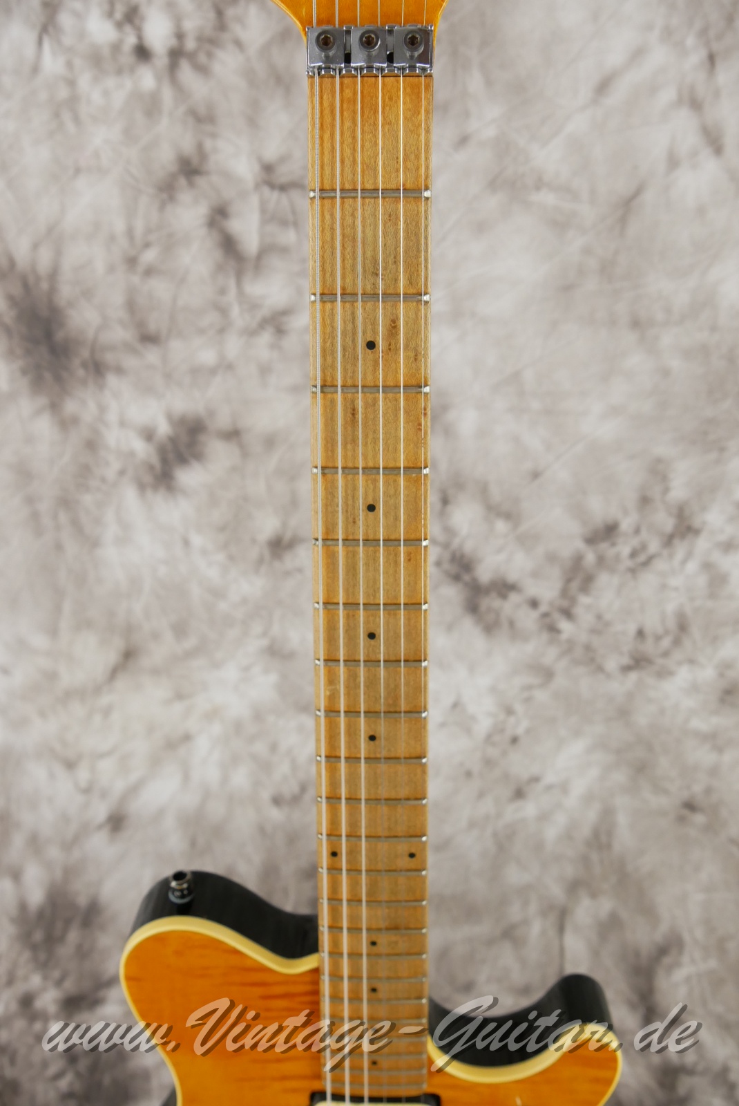 MusicMan-Earnie-Ball-Van-Halen-Signature-1991-gold-translucent-005.jpg