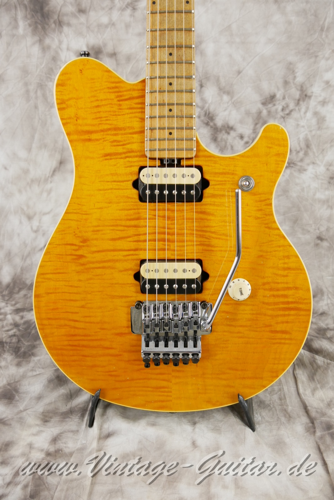 MusicMan-Earnie-Ball-Van-Halen-Signature-1991-gold-translucent-007.jpg