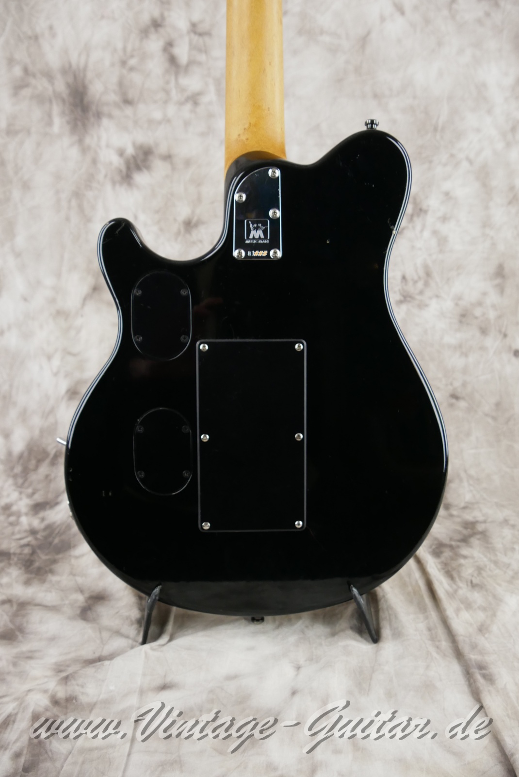 MusicMan-Earnie-Ball-Van-Halen-Signature-1991-gold-translucent-008.jpg