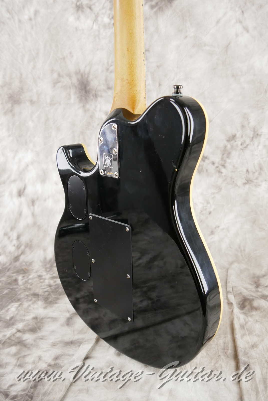MusicMan-Earnie-Ball-Van-Halen-Signature-1991-gold-translucent-012.jpg