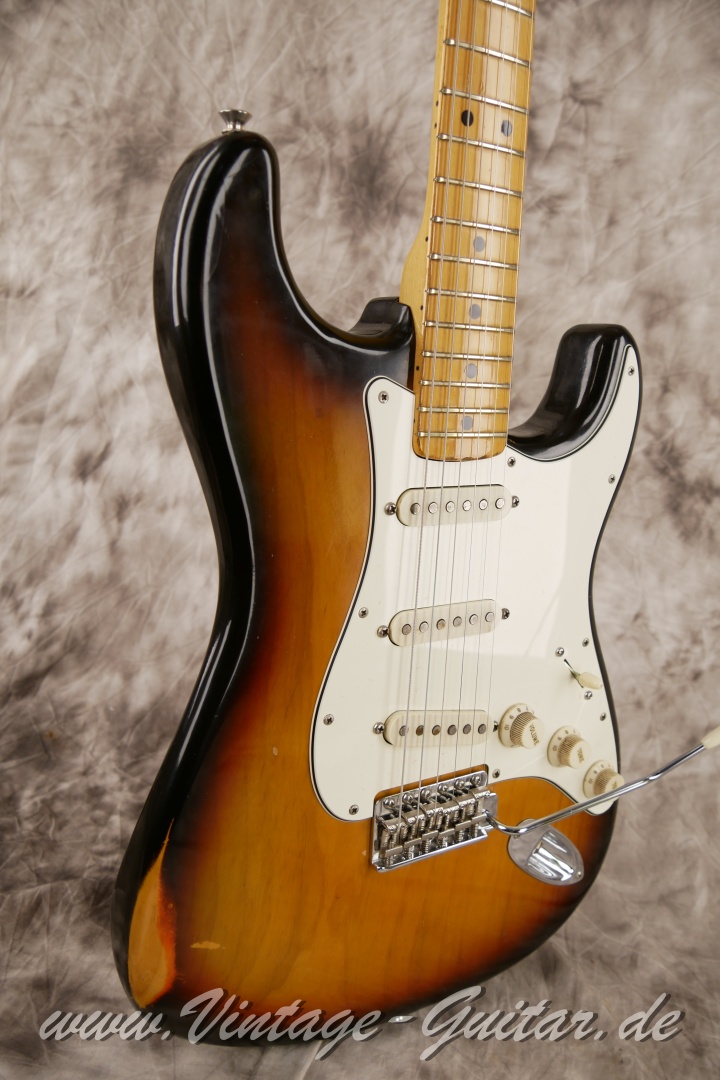 Fender-Stratocaster-1974-sunburst-011.JPG