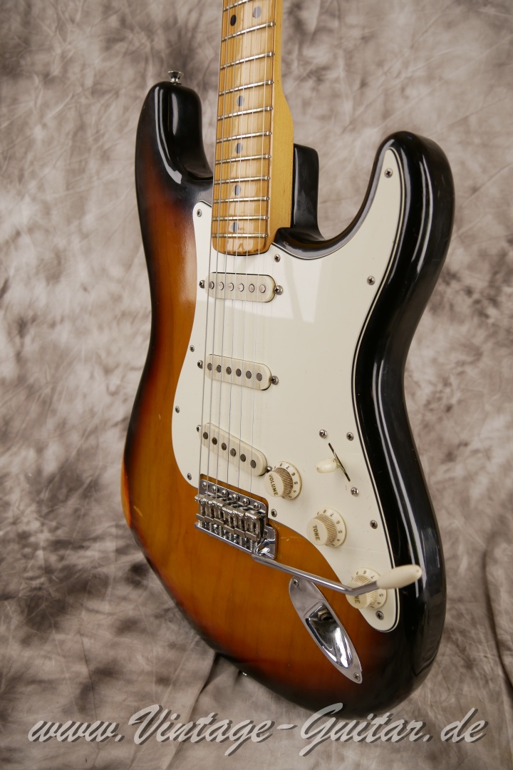 Fender-Stratocaster-1974-sunburst-012.JPG