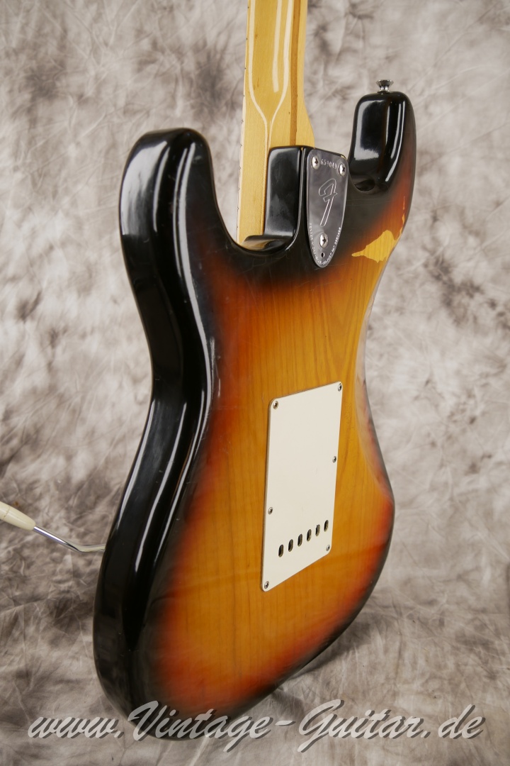 Fender-Stratocaster-1974-sunburst-013.JPG