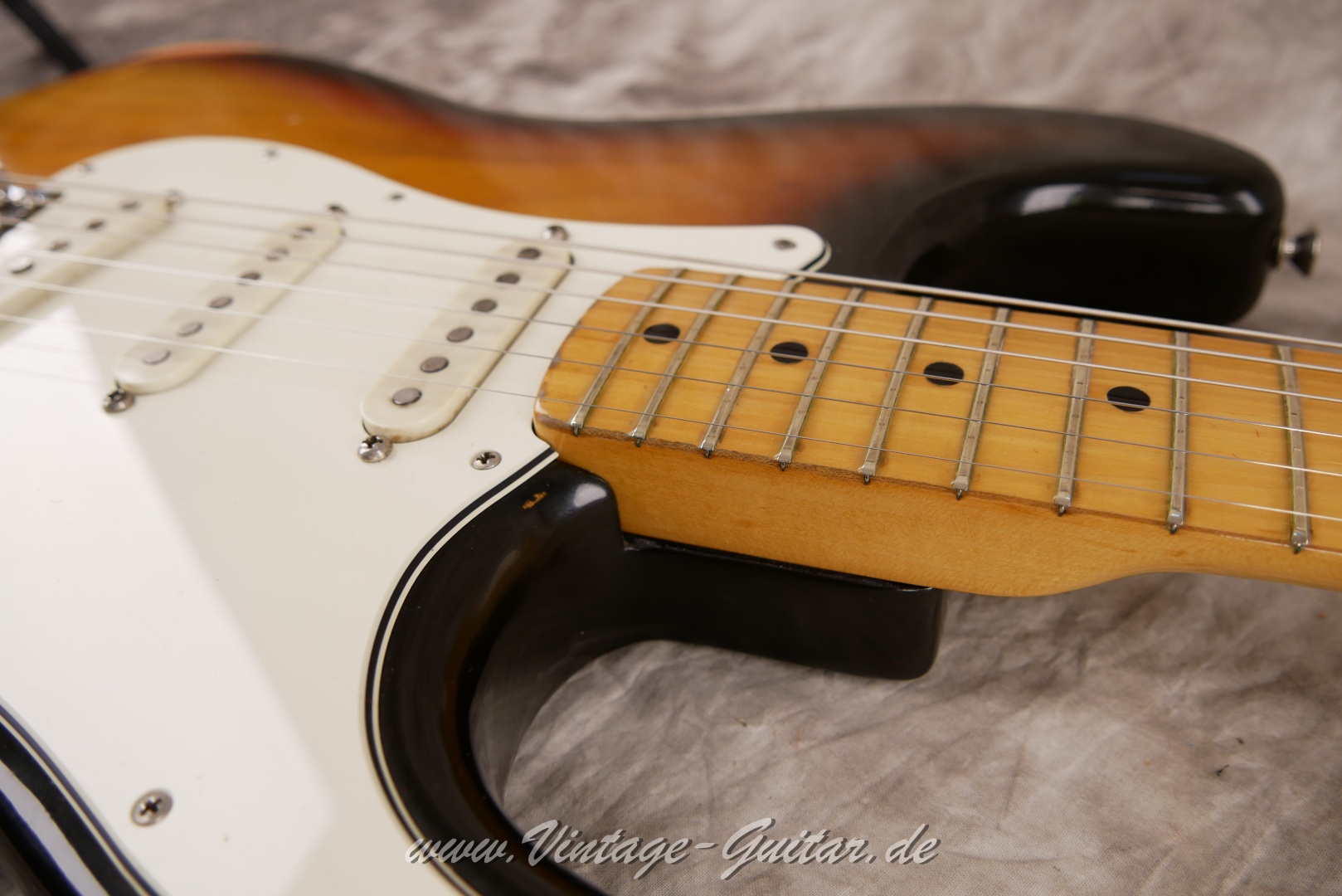 Fender-Stratocaster-1974-sunburst-018.JPG
