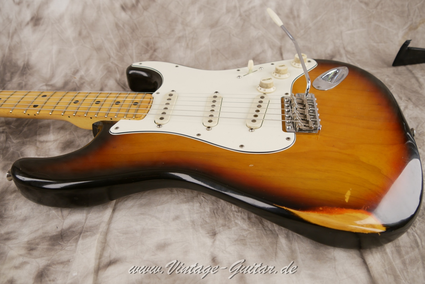 Fender-Stratocaster-1974-sunburst-020.JPG