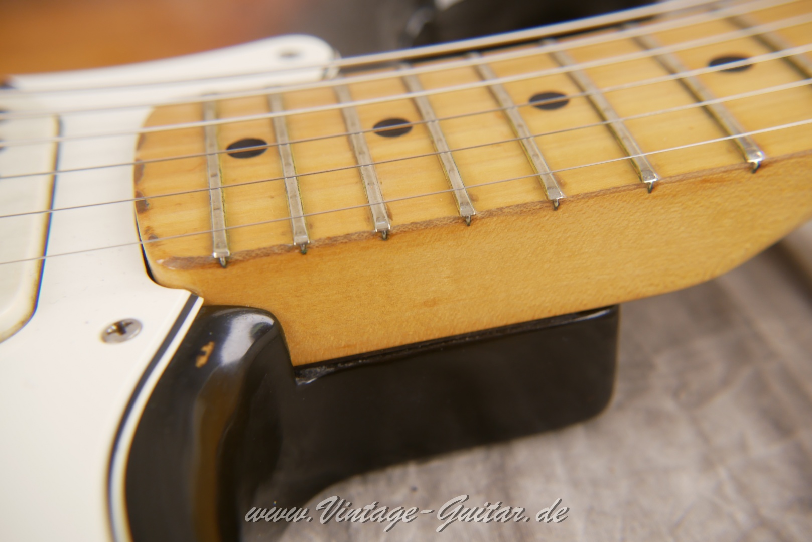 Fender-Stratocaster-1974-sunburst-022.JPG
