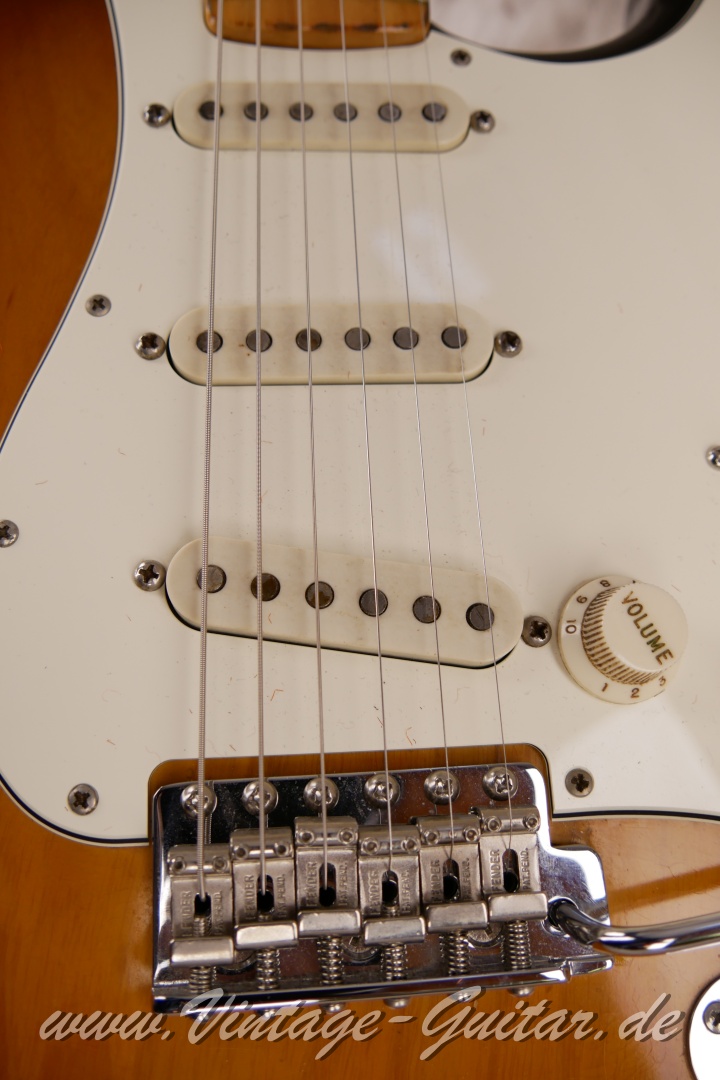 Fender-Stratocaster-1974-sunburst-023.JPG