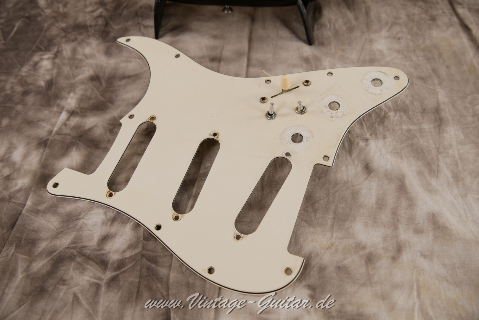 Fender-Stratocaster-1974-sunburst-025.JPG