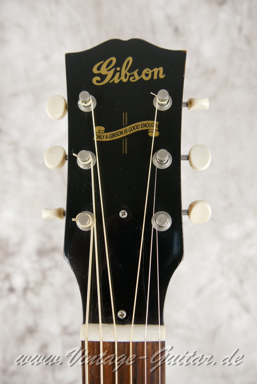 Gibson-J45-Vintage-Series-2016-vintage-sunburst-003.jpg