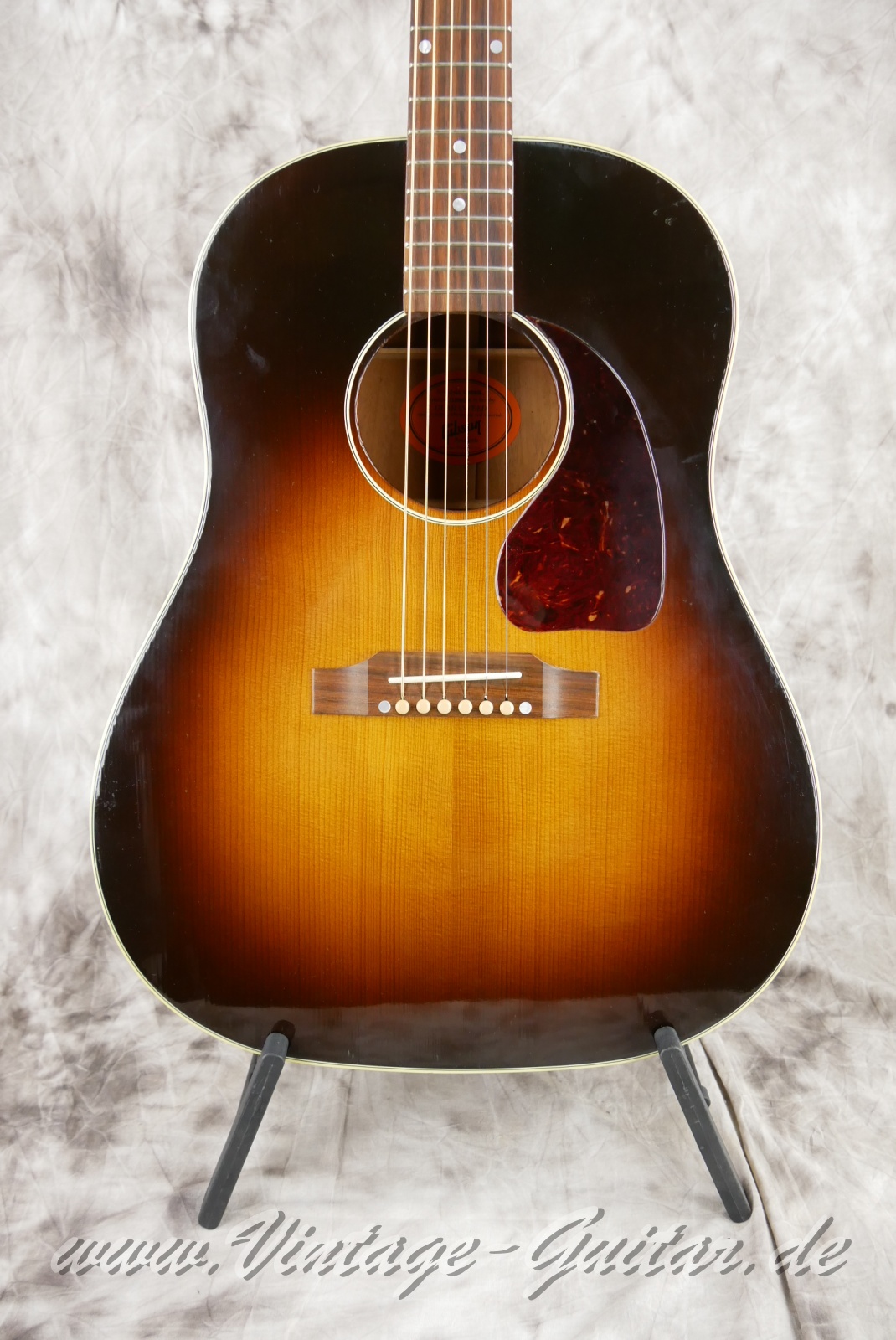Gibson-J45-Vintage-Series-2016-vintage-sunburst-007.jpg