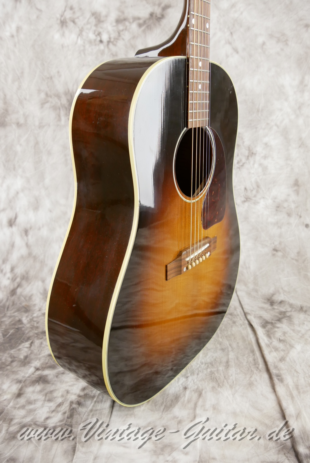 Gibson-J45-Vintage-Series-2016-vintage-sunburst-009.jpg