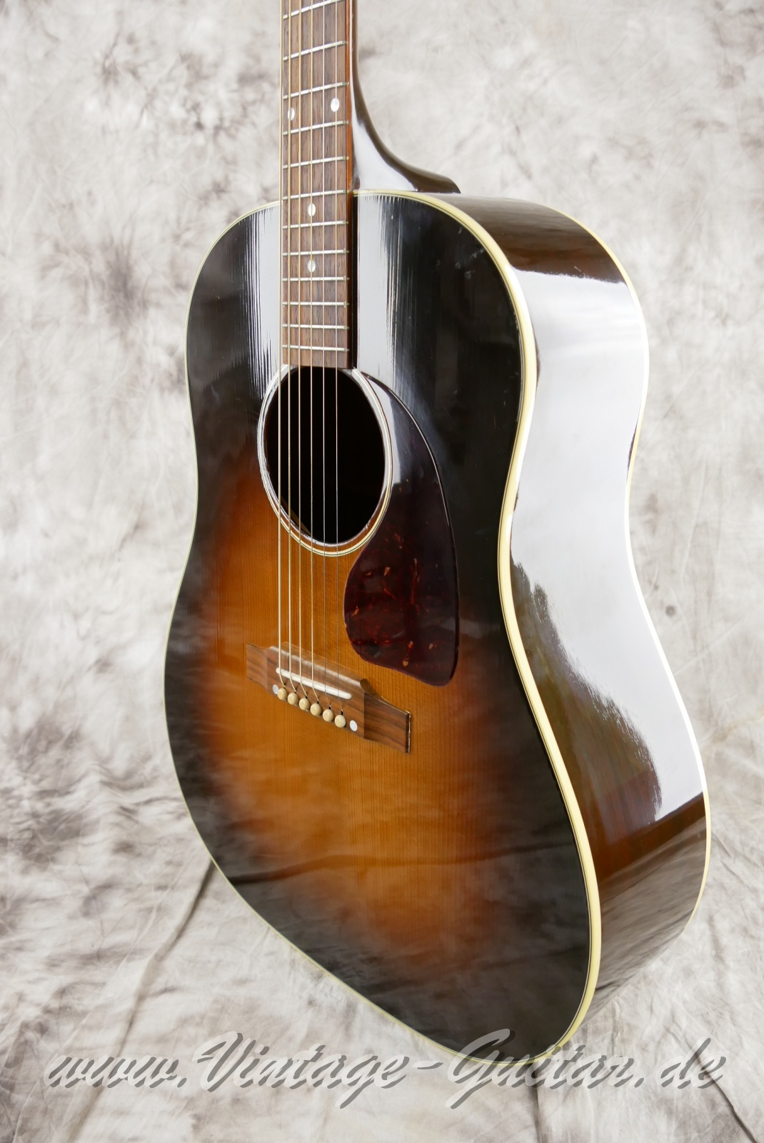 Gibson-J45-Vintage-Series-2016-vintage-sunburst-010.jpg