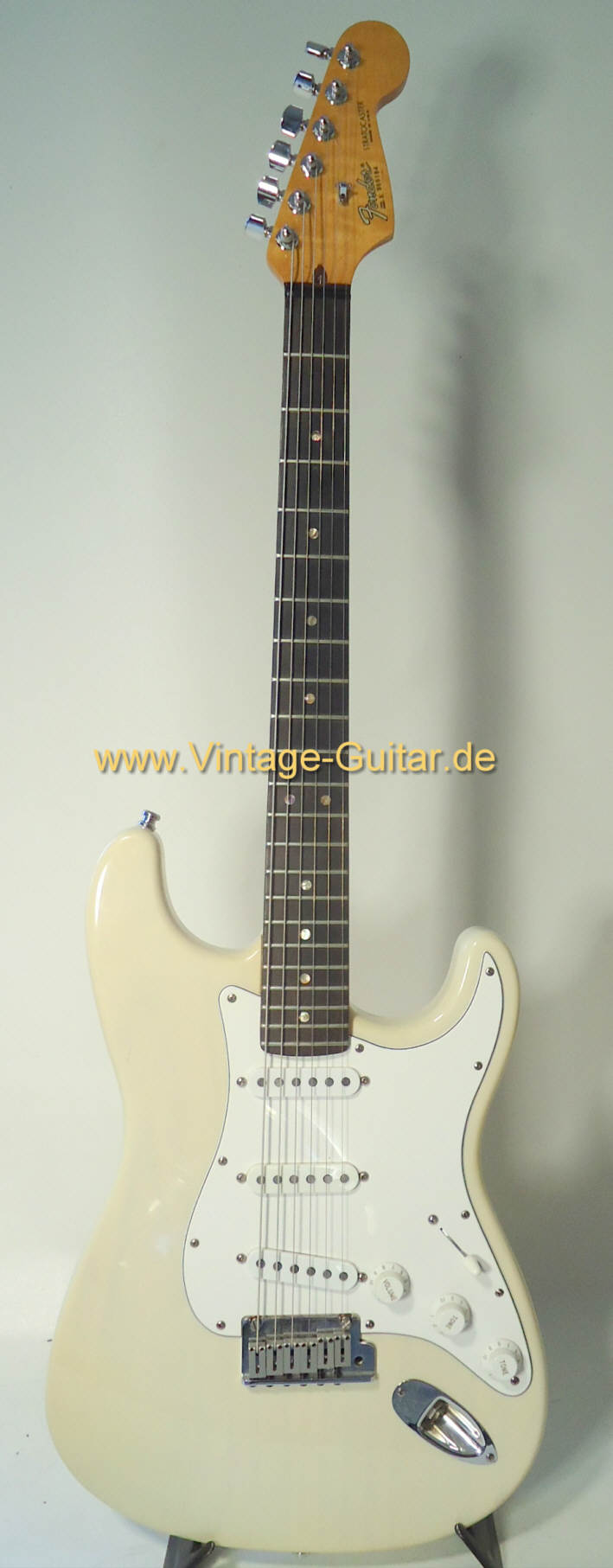 Fender-Stratocaster-1989-CC-blonde-a.jpg