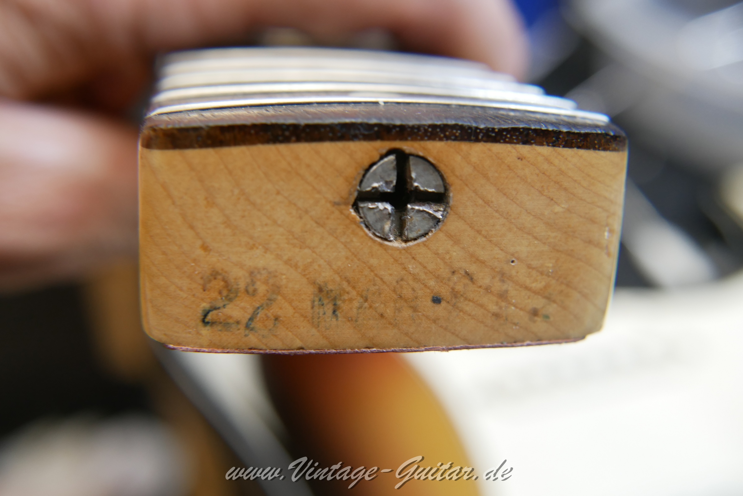 img/vintage/5690/Fender_Startocaster_Baujahr_1971_USA_sunburst_all_original-016.JPG