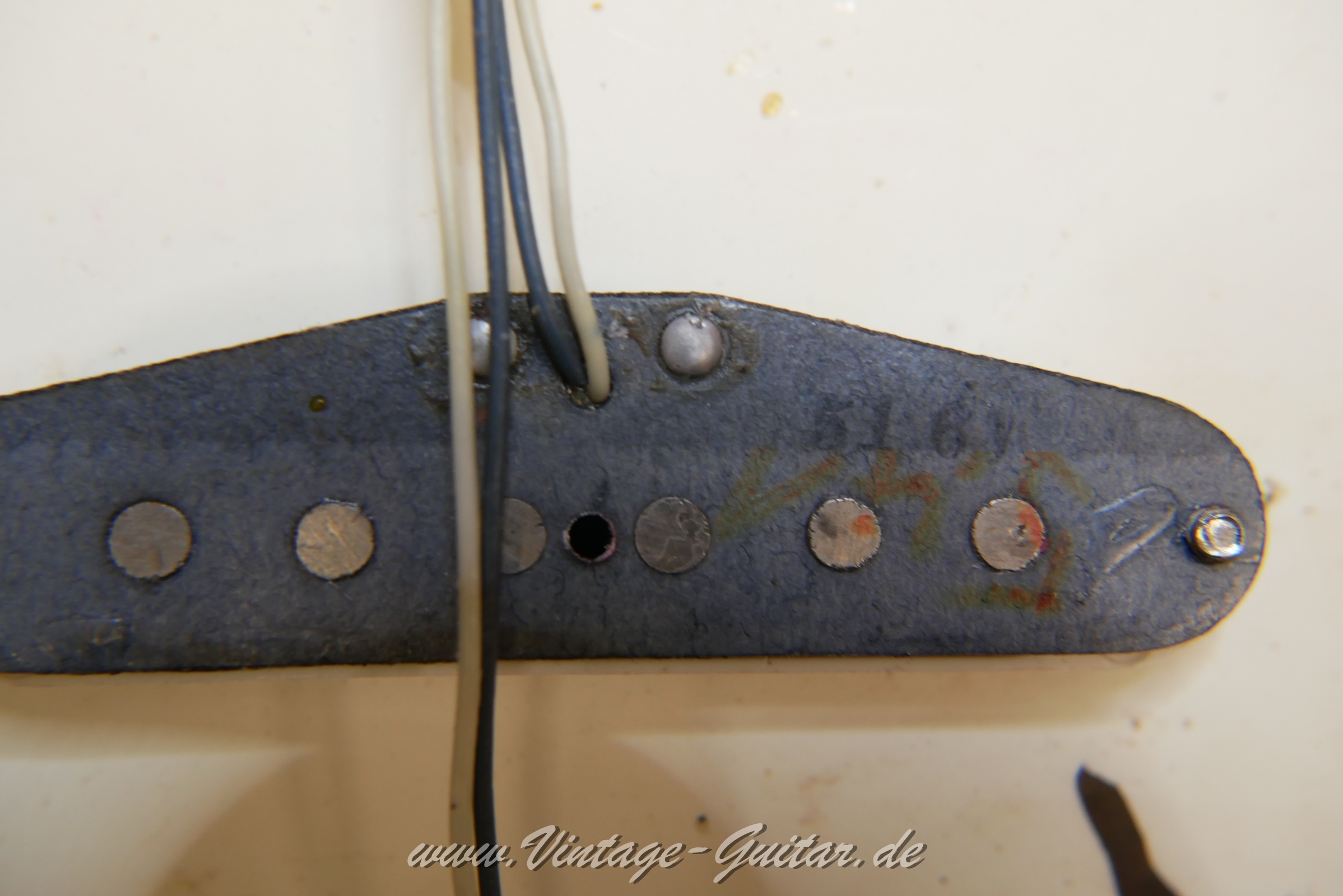 img/vintage/5690/Fender_Startocaster_Baujahr_1971_USA_sunburst_all_original-020.JPG