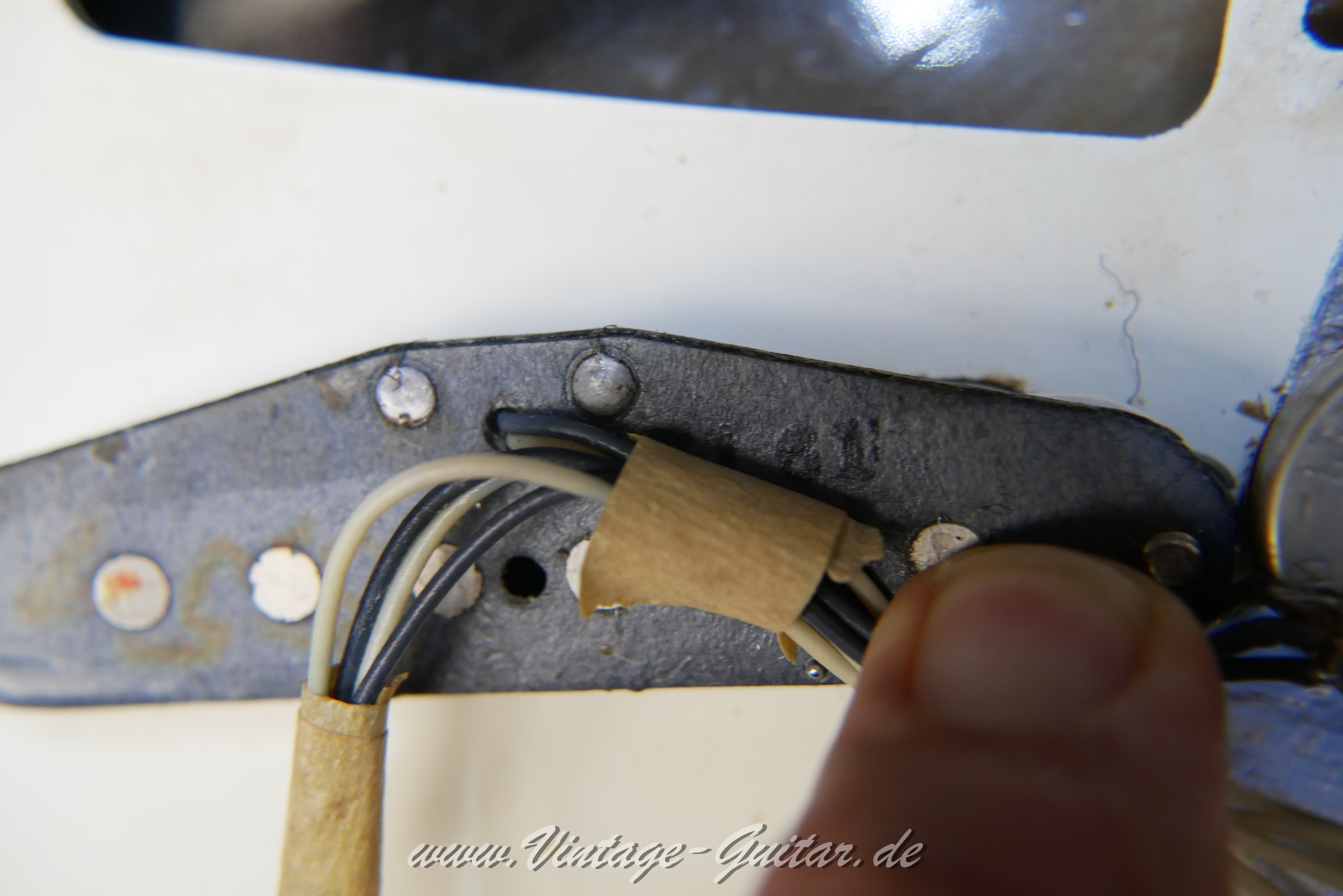 img/vintage/5690/Fender_Startocaster_Baujahr_1971_USA_sunburst_all_original-021.JPG