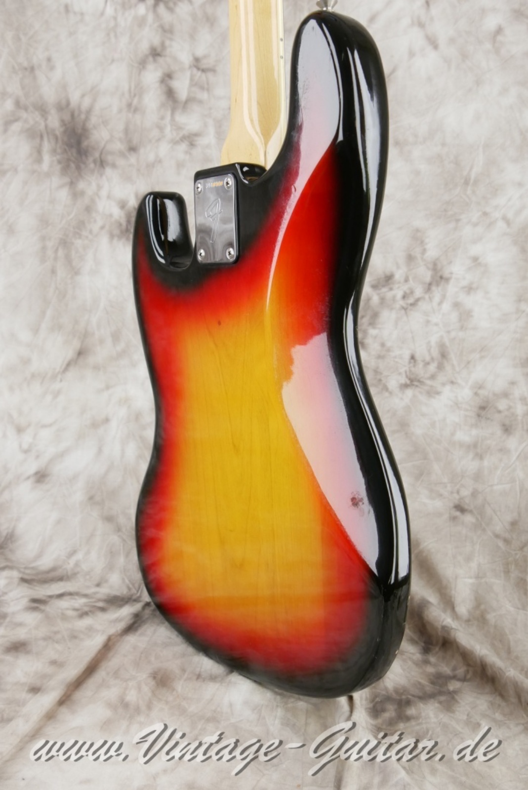 Fender-Jazz-Bass-USA-1973-sunburst-012.jpg