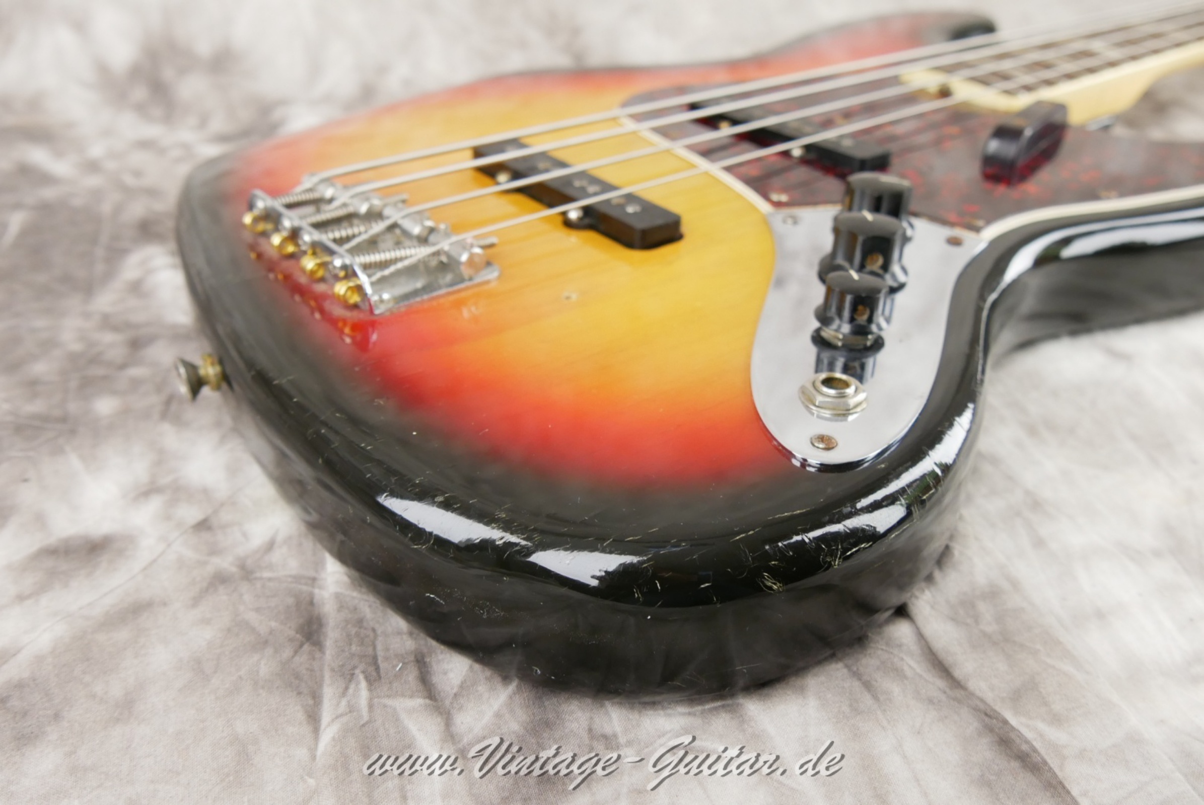 Fender-Jazz-Bass-USA-1973-sunburst-013.jpg