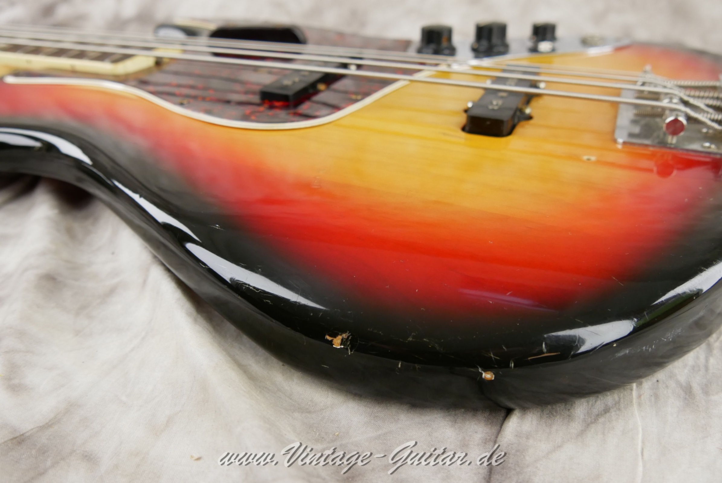 Fender-Jazz-Bass-USA-1973-sunburst-014.jpg