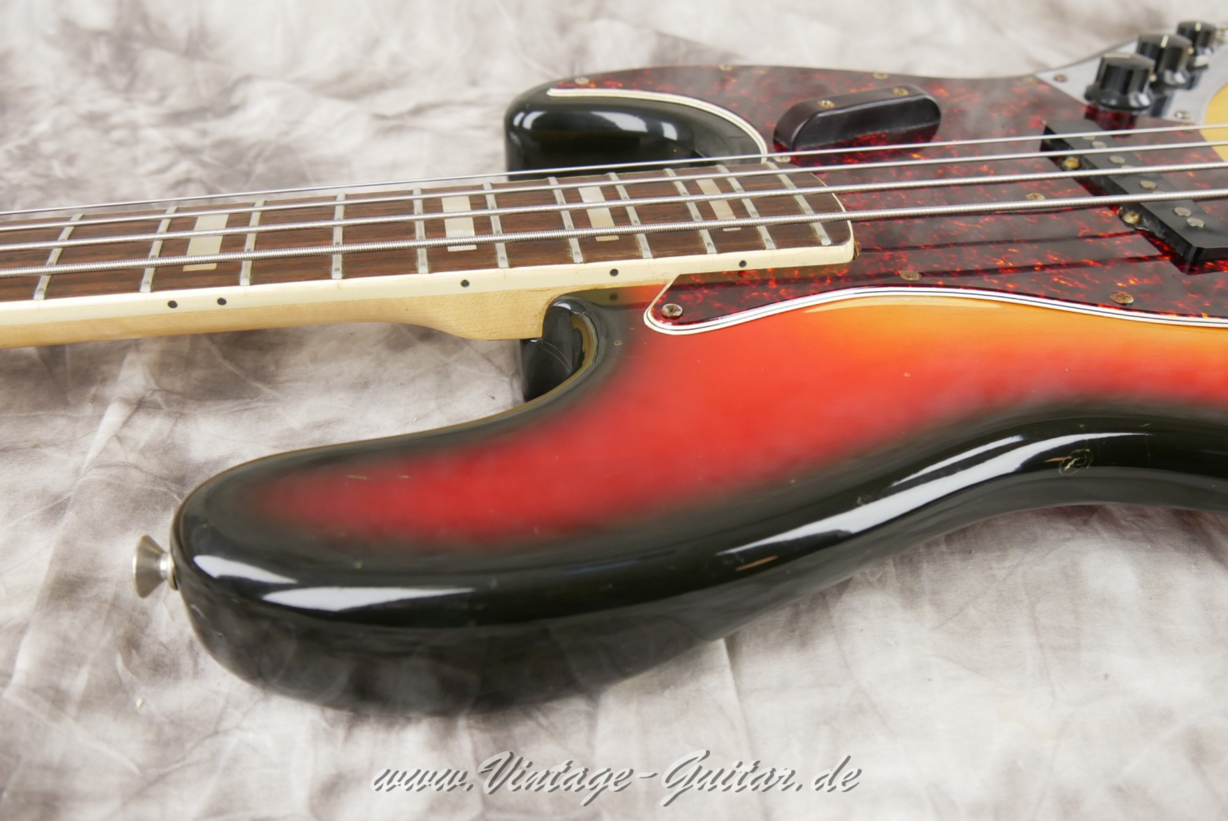 Fender-Jazz-Bass-USA-1973-sunburst-015.jpg