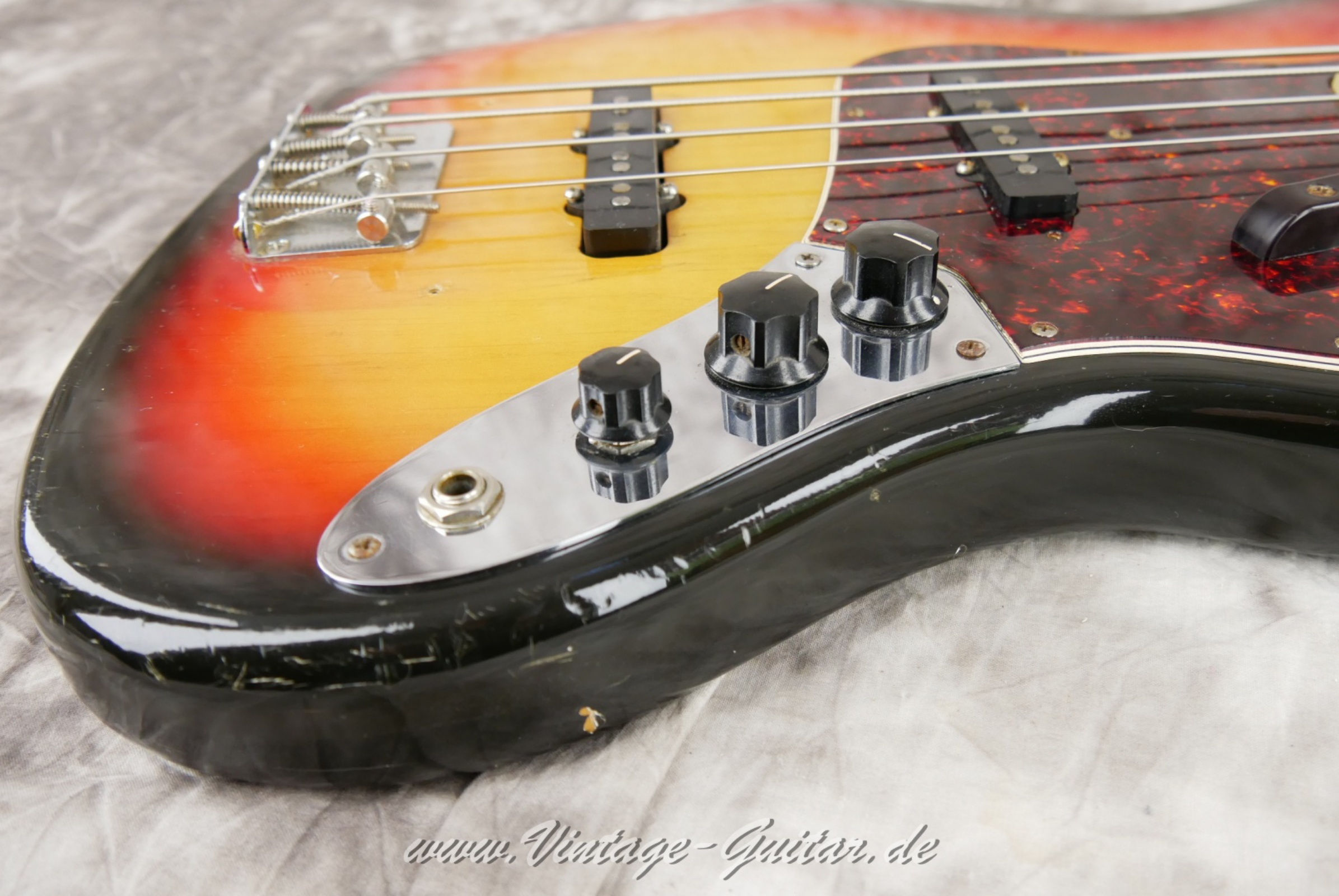 Fender-Jazz-Bass-USA-1973-sunburst-016.jpg