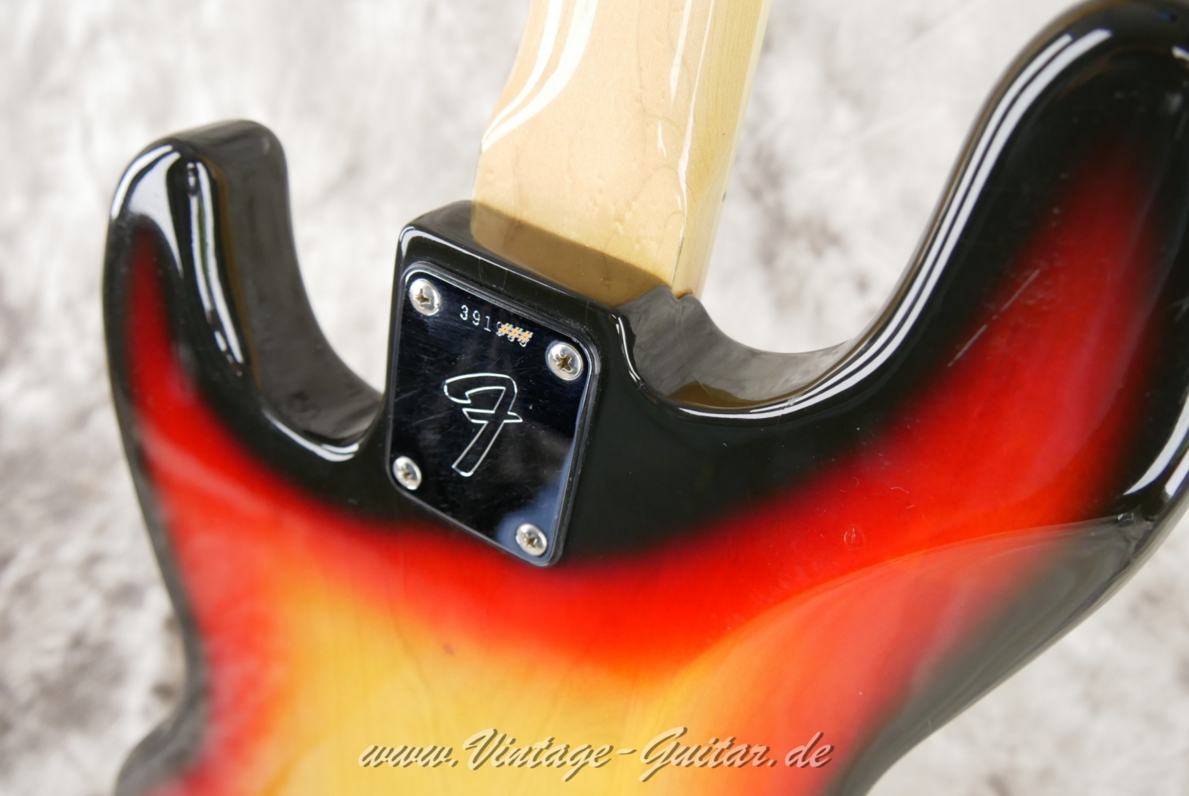 Fender-Jazz-Bass-USA-1973-sunburst-018.jpg