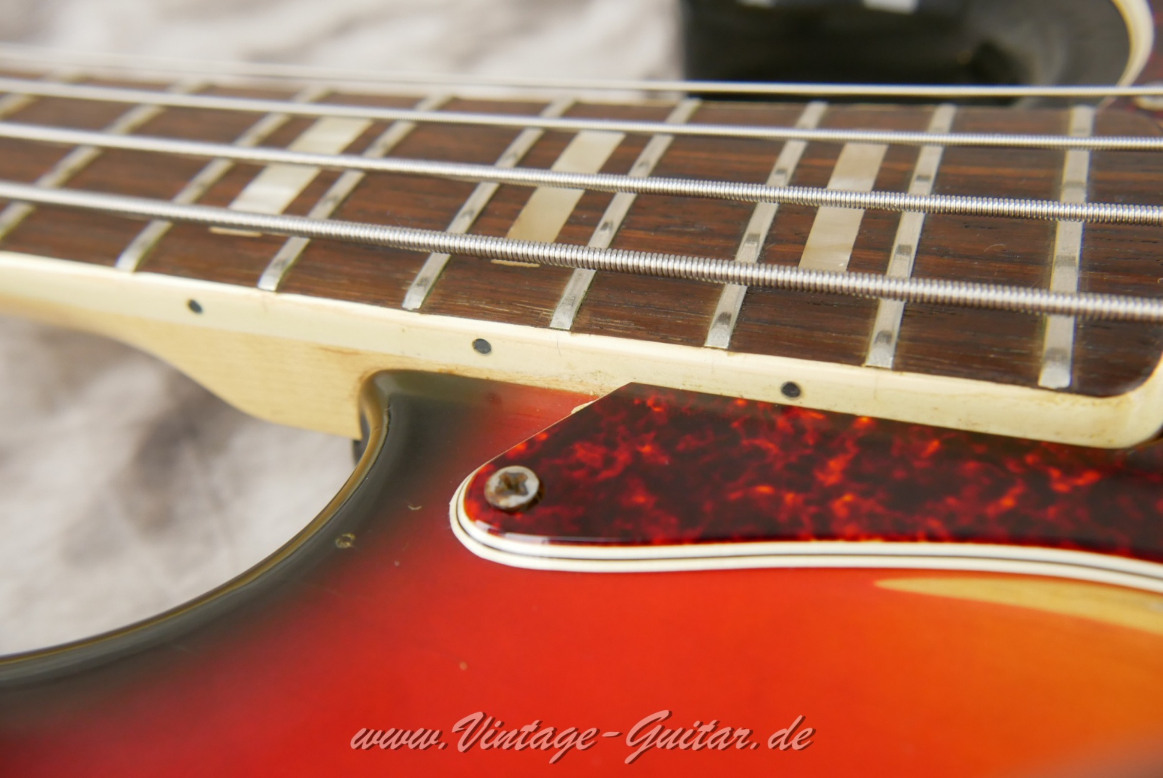 Fender-Jazz-Bass-USA-1973-sunburst-021.jpg