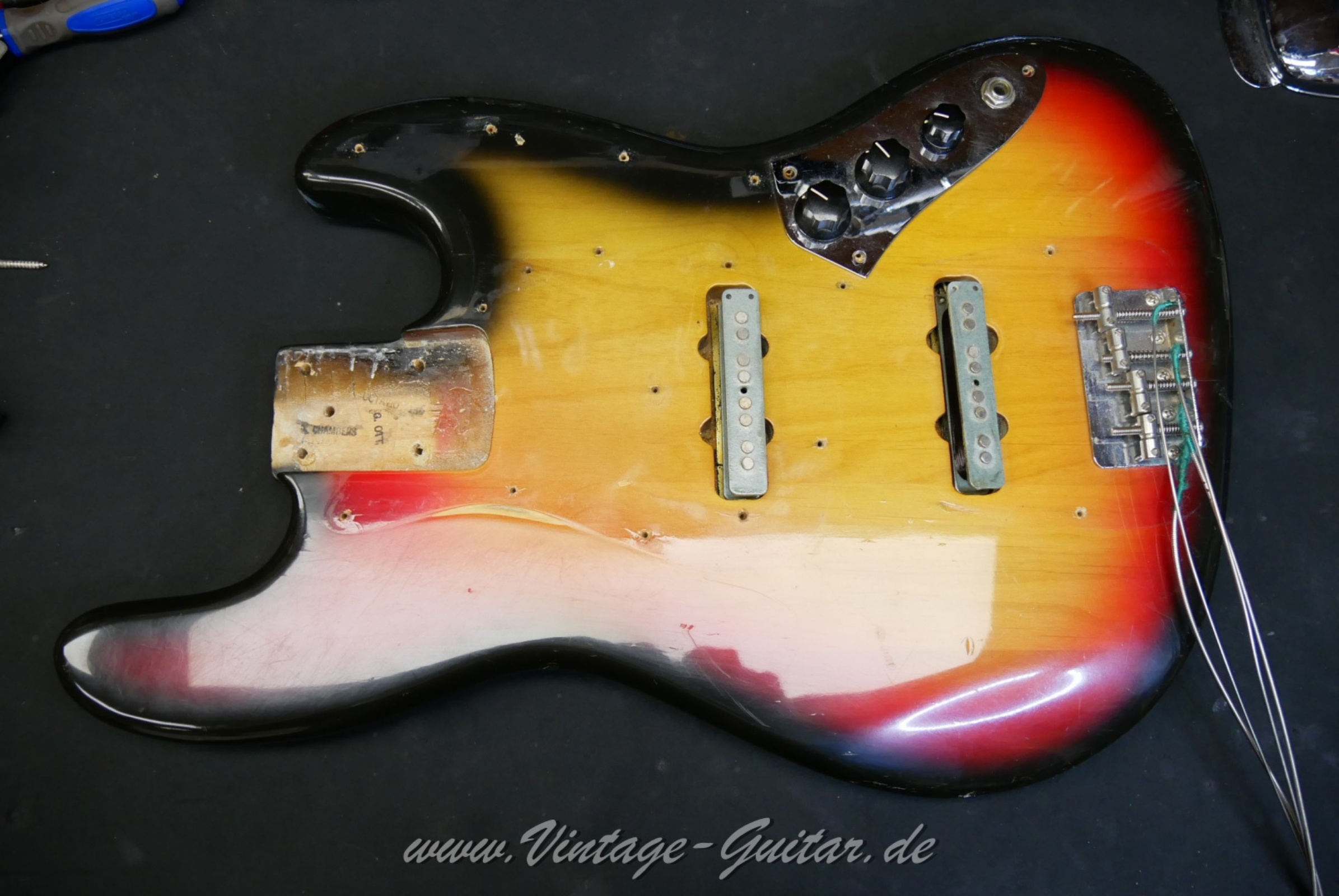 Fender-Jazz-Bass-USA-1973-sunburst-023.jpg