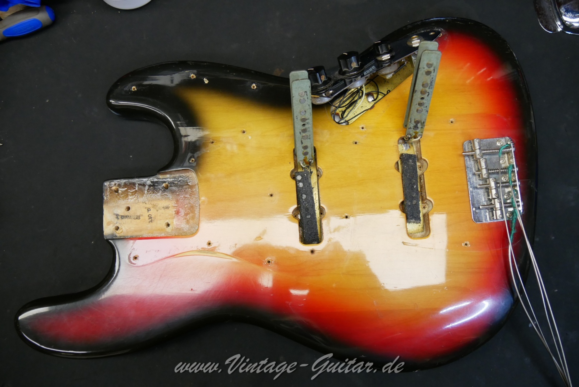 Fender-Jazz-Bass-USA-1973-sunburst-024.jpg