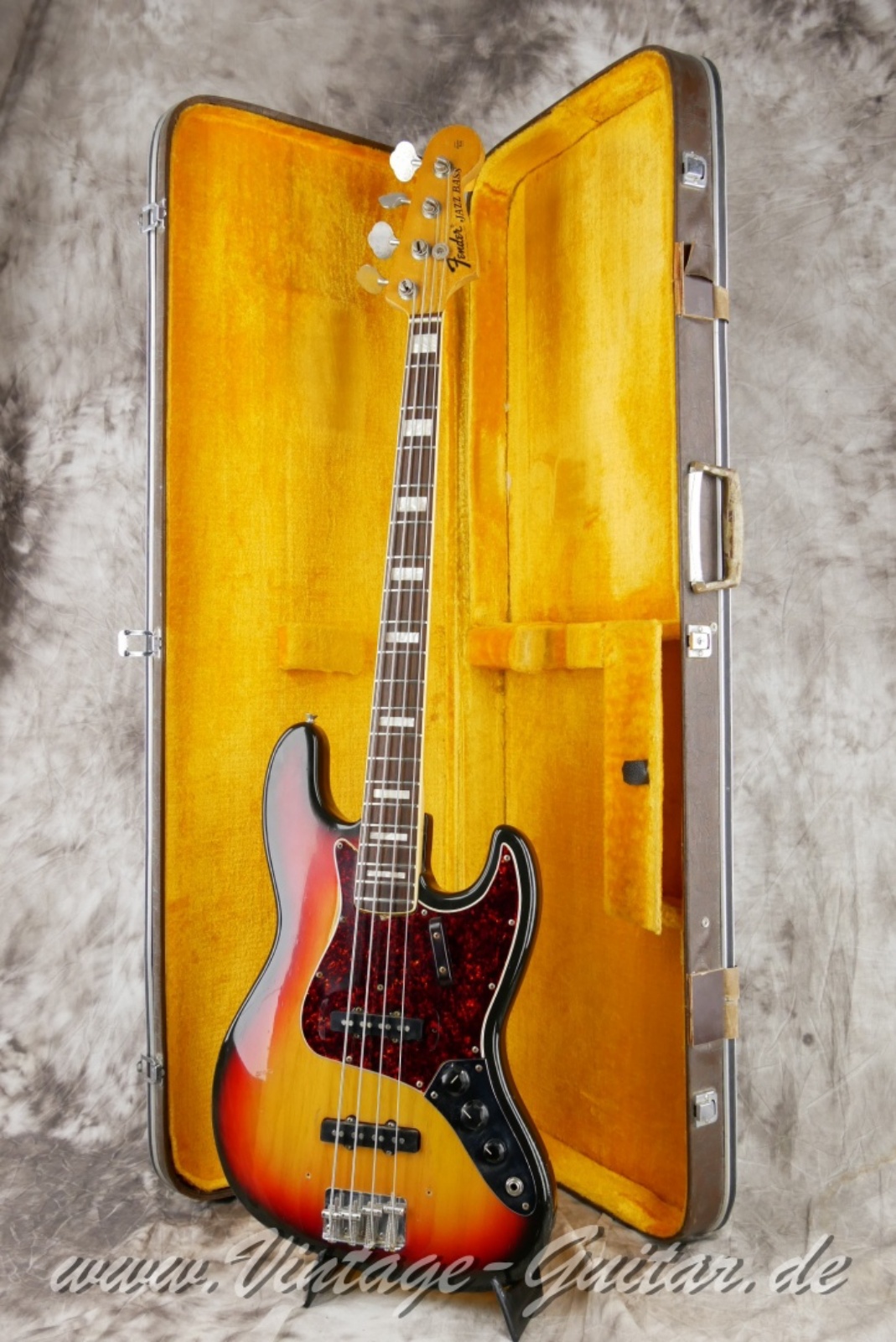 Fender-Jazz-Bass-USA-1973-sunburst-036.jpg