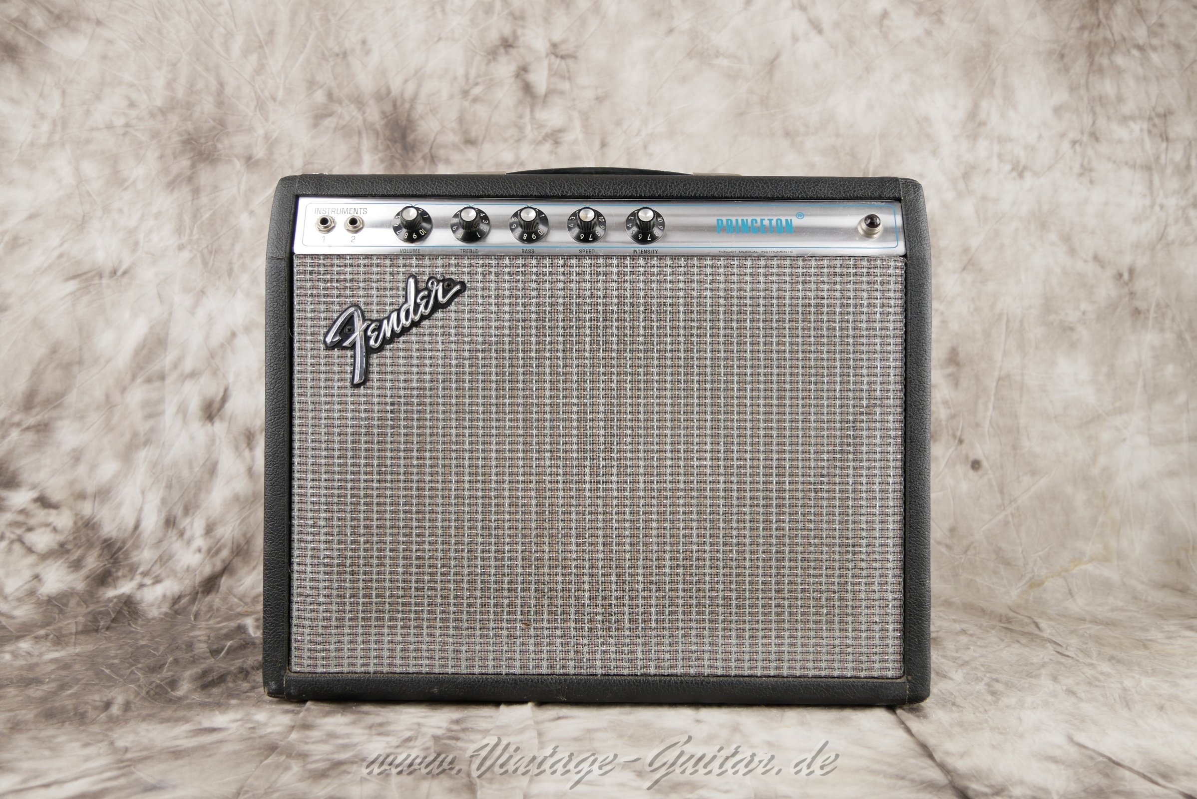 img/vintage/5692/Fender_Princeton_Silverface_1973_black_tolex_all_original_12Watt-001.jpg