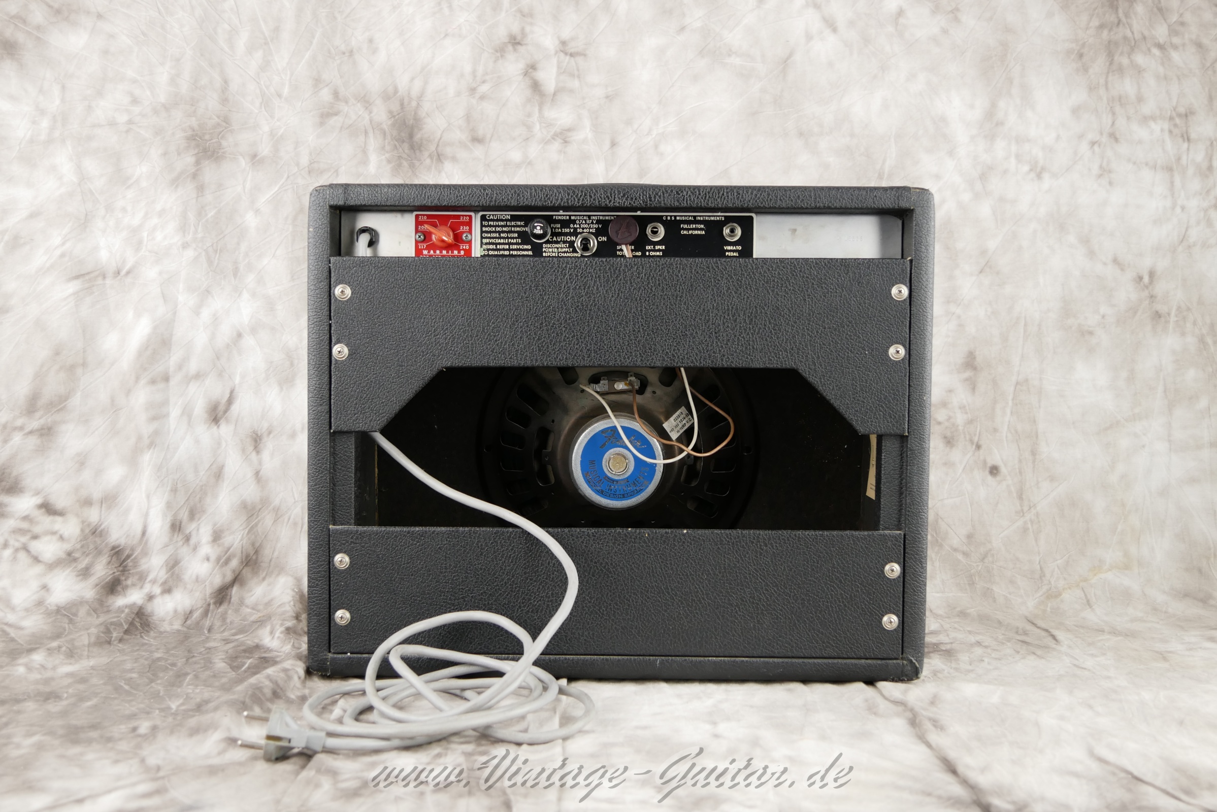img/vintage/5692/Fender_Princeton_Silverface_1973_black_tolex_all_original_12Watt-002.jpg