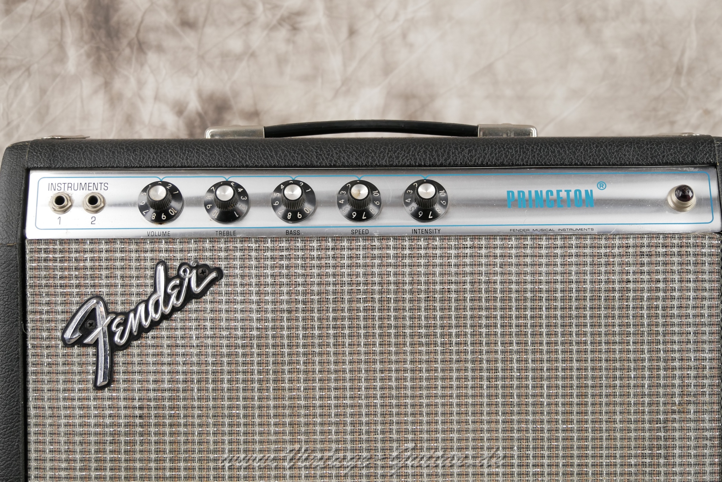 img/vintage/5692/Fender_Princeton_Silverface_1973_black_tolex_all_original_12Watt-005.jpg