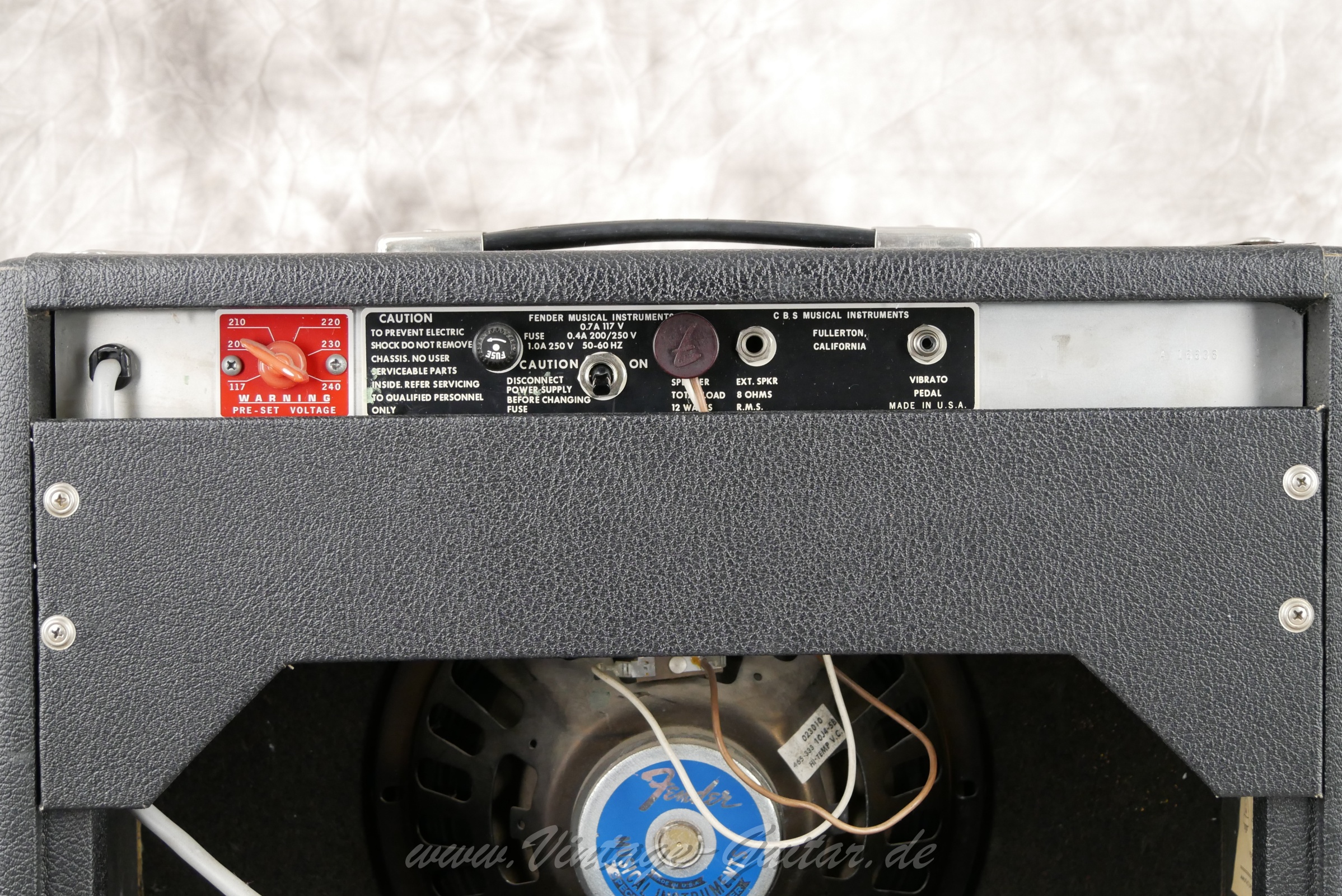 img/vintage/5692/Fender_Princeton_Silverface_1973_black_tolex_all_original_12Watt-006.jpg