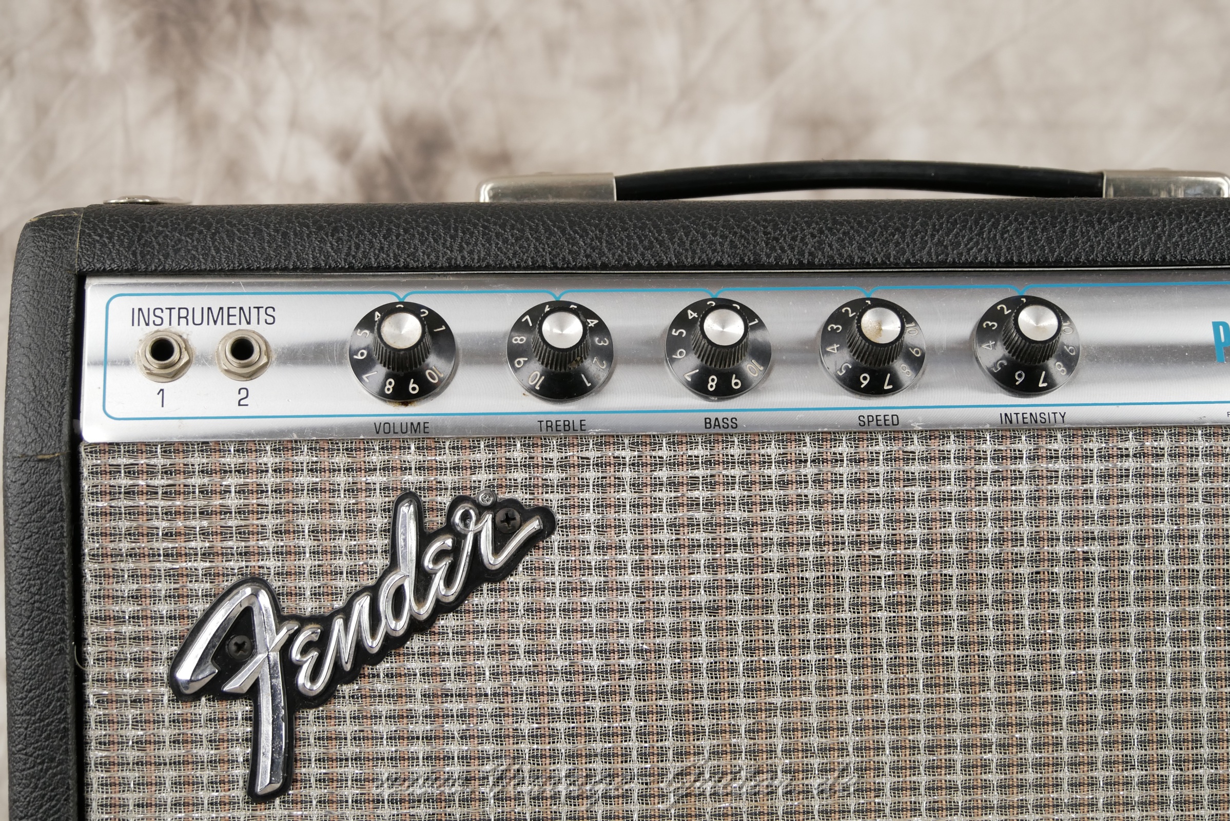 img/vintage/5692/Fender_Princeton_Silverface_1973_black_tolex_all_original_12Watt-007.jpg
