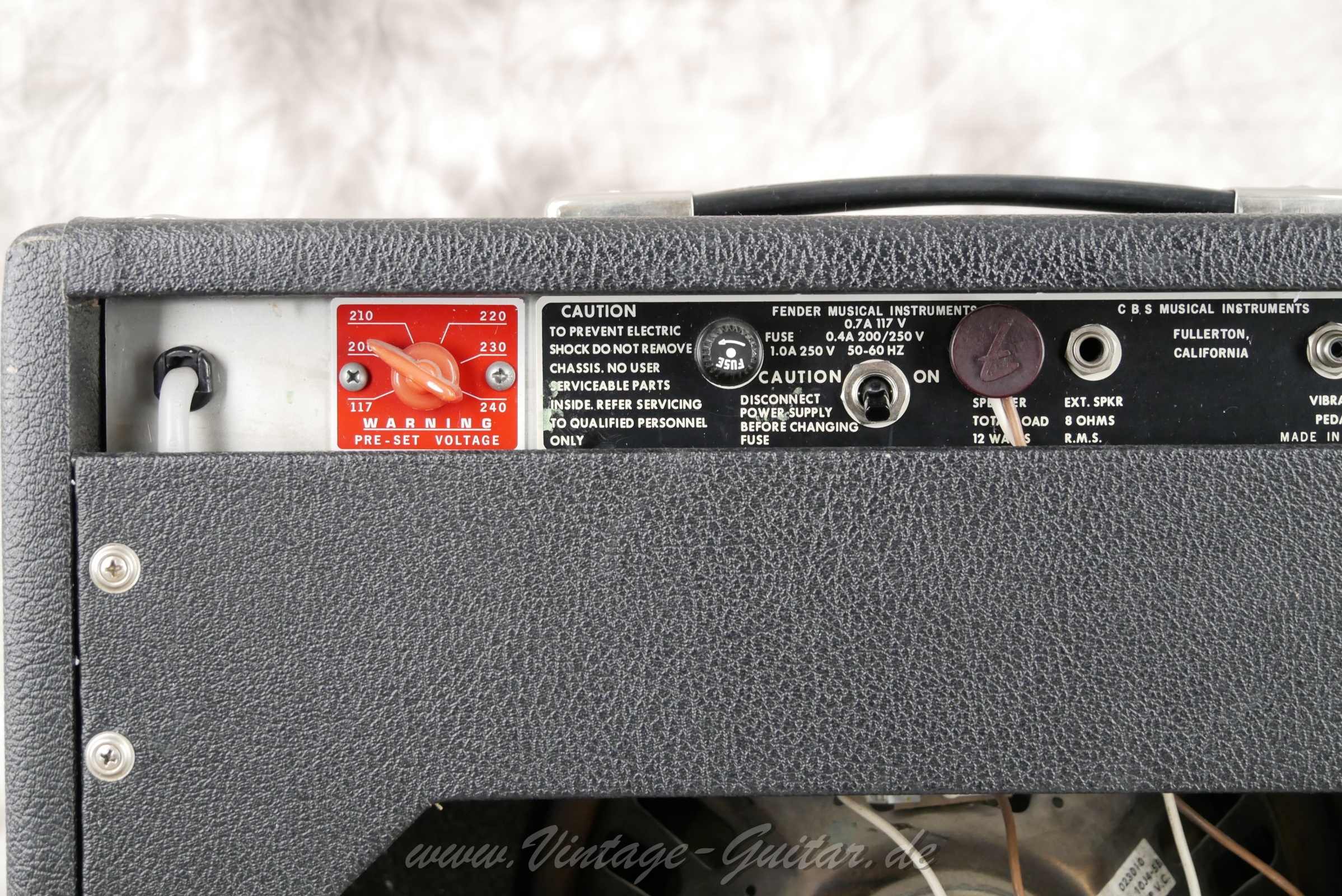 img/vintage/5692/Fender_Princeton_Silverface_1973_black_tolex_all_original_12Watt-009.jpg