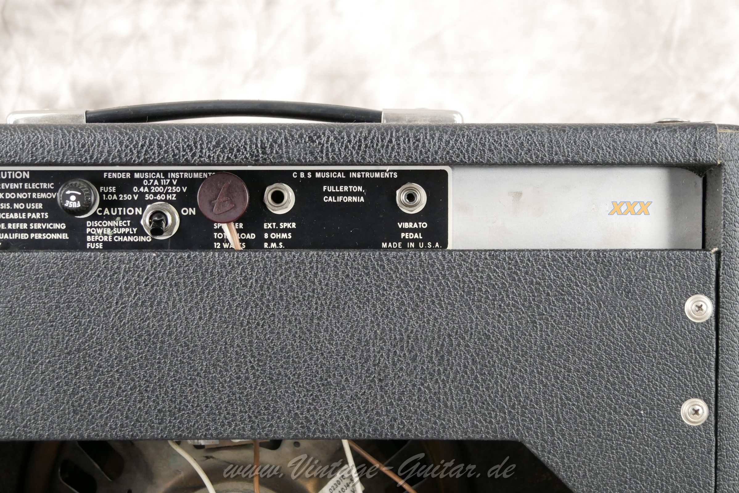 img/vintage/5692/Fender_Princeton_Silverface_1973_black_tolex_all_original_12Watt-010.jpg