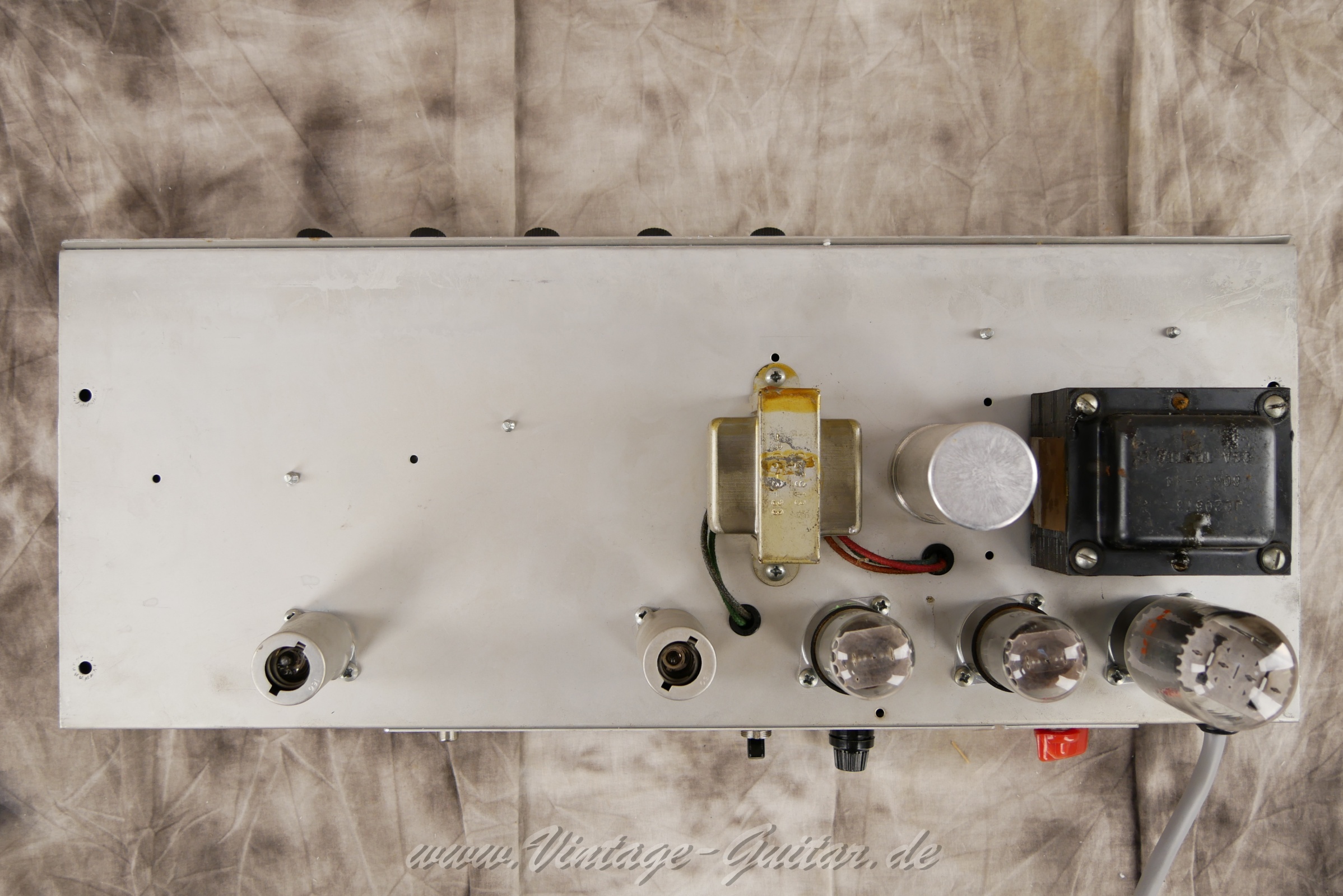 img/vintage/5692/Fender_Princeton_Silverface_1973_black_tolex_all_original_12Watt-011.jpg