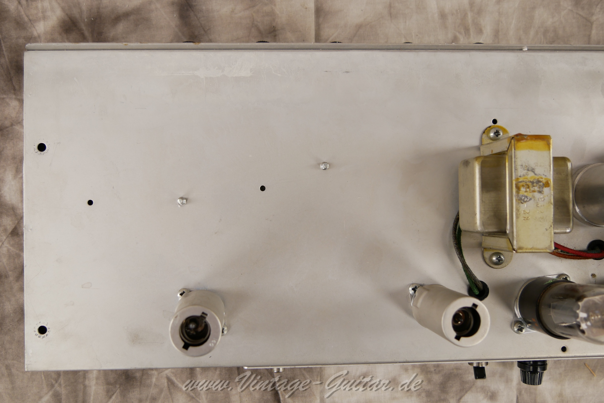 img/vintage/5692/Fender_Princeton_Silverface_1973_black_tolex_all_original_12Watt-013.jpg