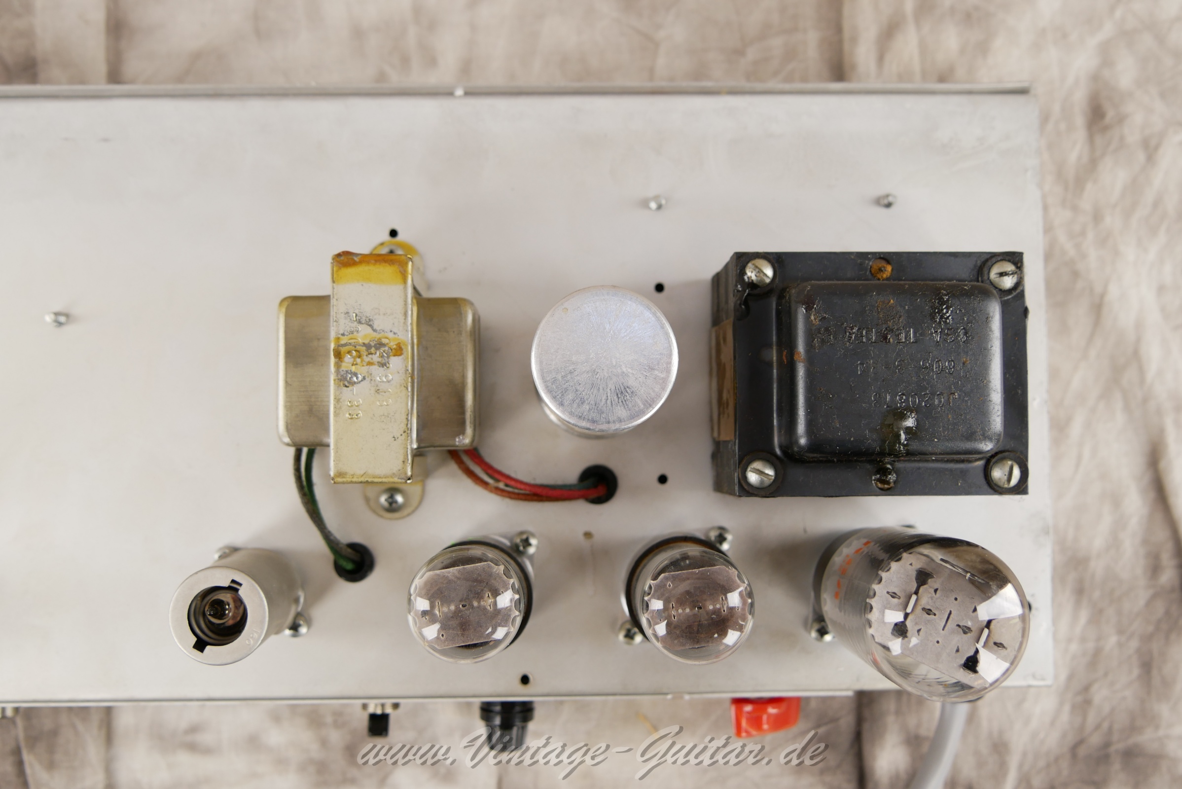 img/vintage/5692/Fender_Princeton_Silverface_1973_black_tolex_all_original_12Watt-014.jpg