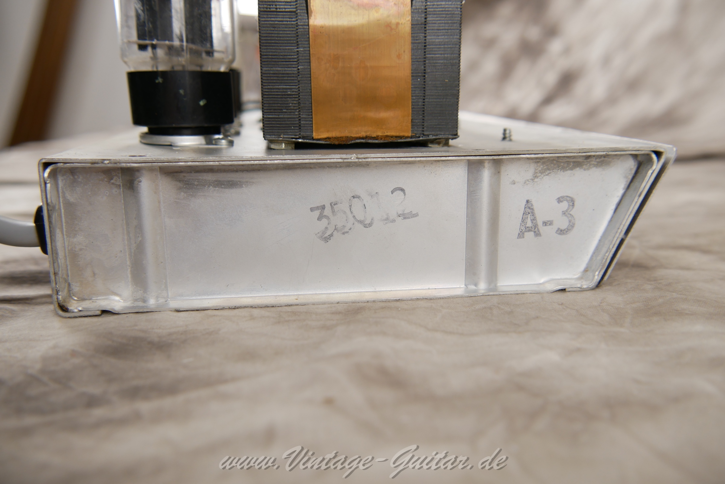img/vintage/5692/Fender_Princeton_Silverface_1973_black_tolex_all_original_12Watt-017.jpg