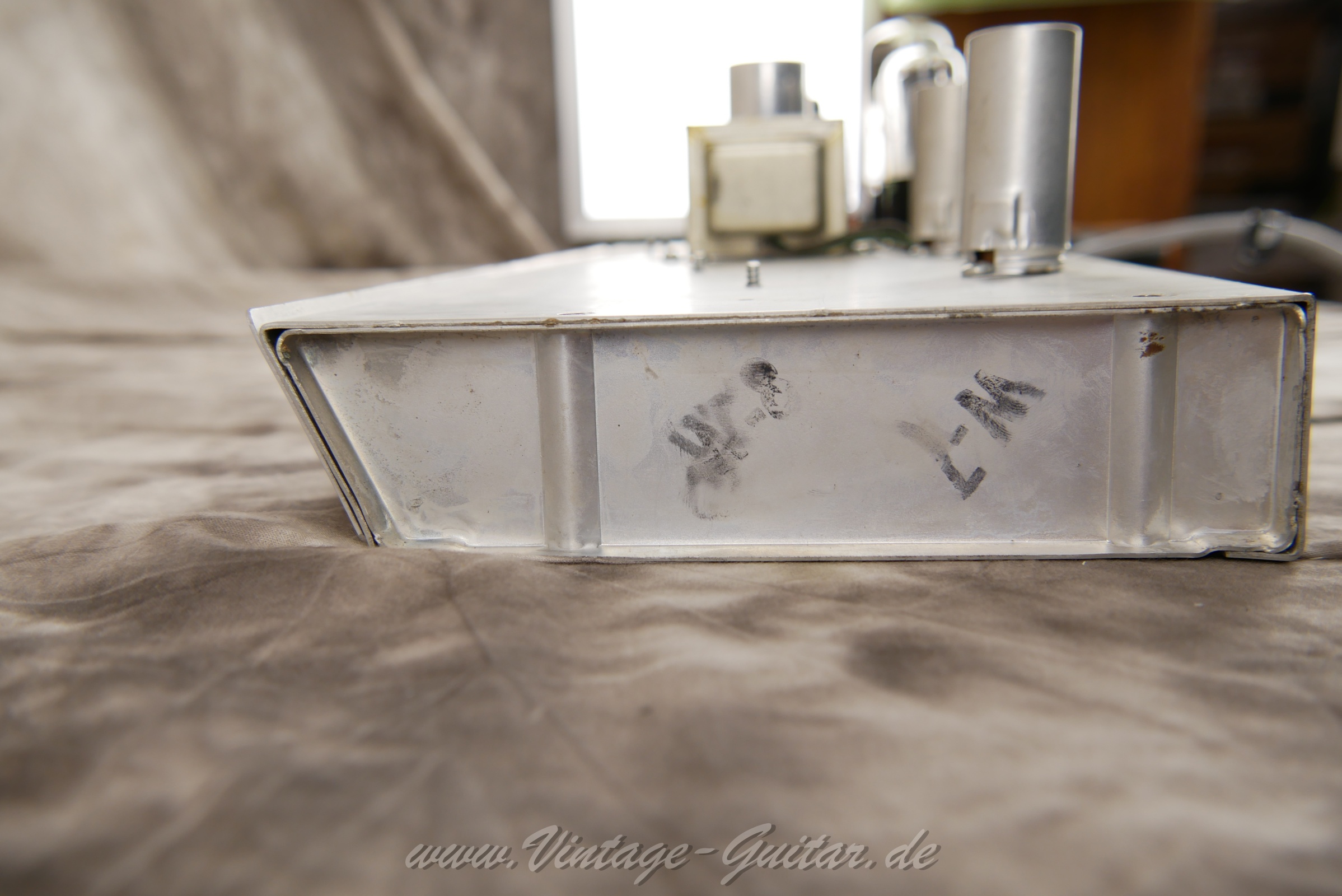 img/vintage/5692/Fender_Princeton_Silverface_1973_black_tolex_all_original_12Watt-018.jpg