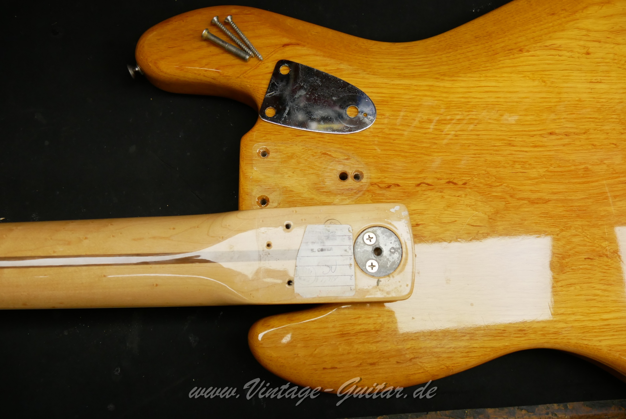 Fender-Jazz-Bass-USA-1979-natural-018.jpg