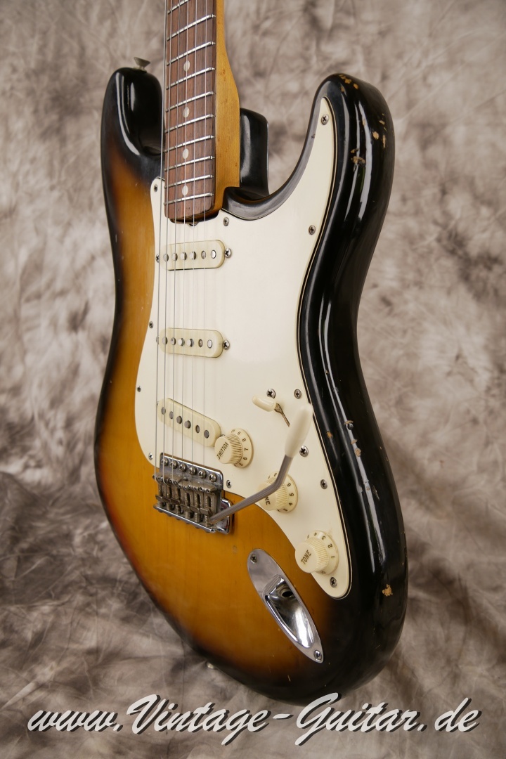 img/vintage/5699/Fender_Stratocaster_1967_sunburst_all_original-_rosewood_neck-010.JPG