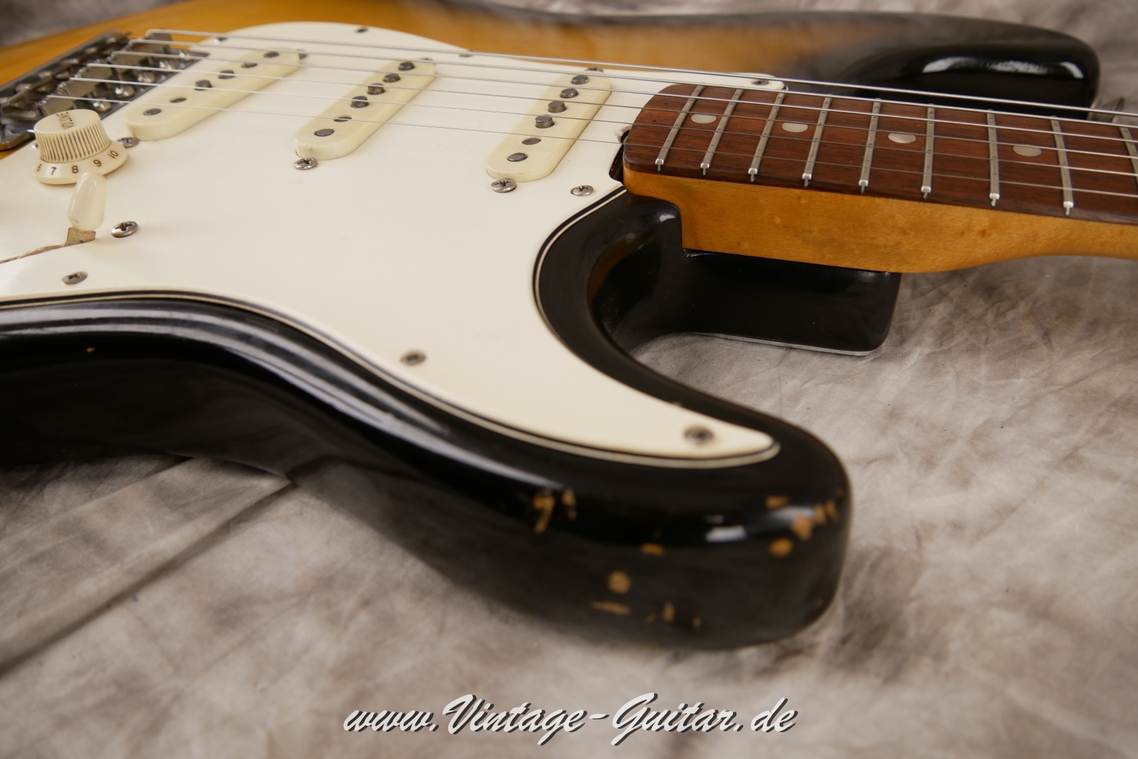 Fender_Stratocaster_1967_sunburst_all_original-_rosewood_neck-015.JPG
