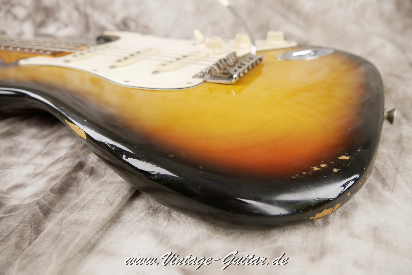 Fender_Stratocaster_1967_sunburst_all_original-_rosewood_neck-016.JPG