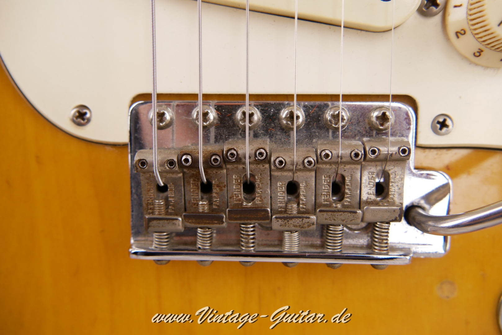 Fender_Stratocaster_1967_sunburst_all_original-_rosewood_neck-021.JPG