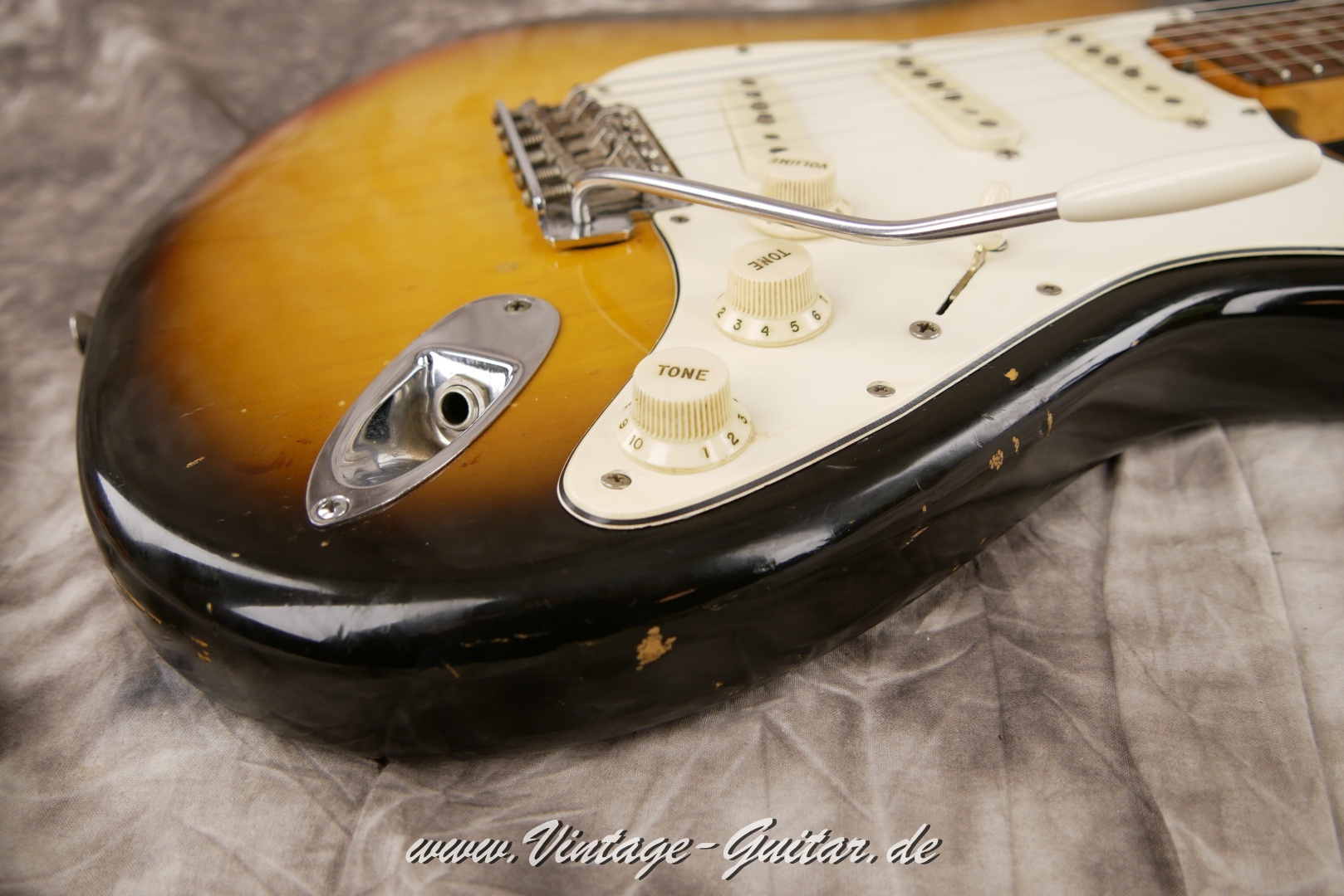 Fender_Stratocaster_1967_sunburst_all_original-_rosewood_neck-022.JPG
