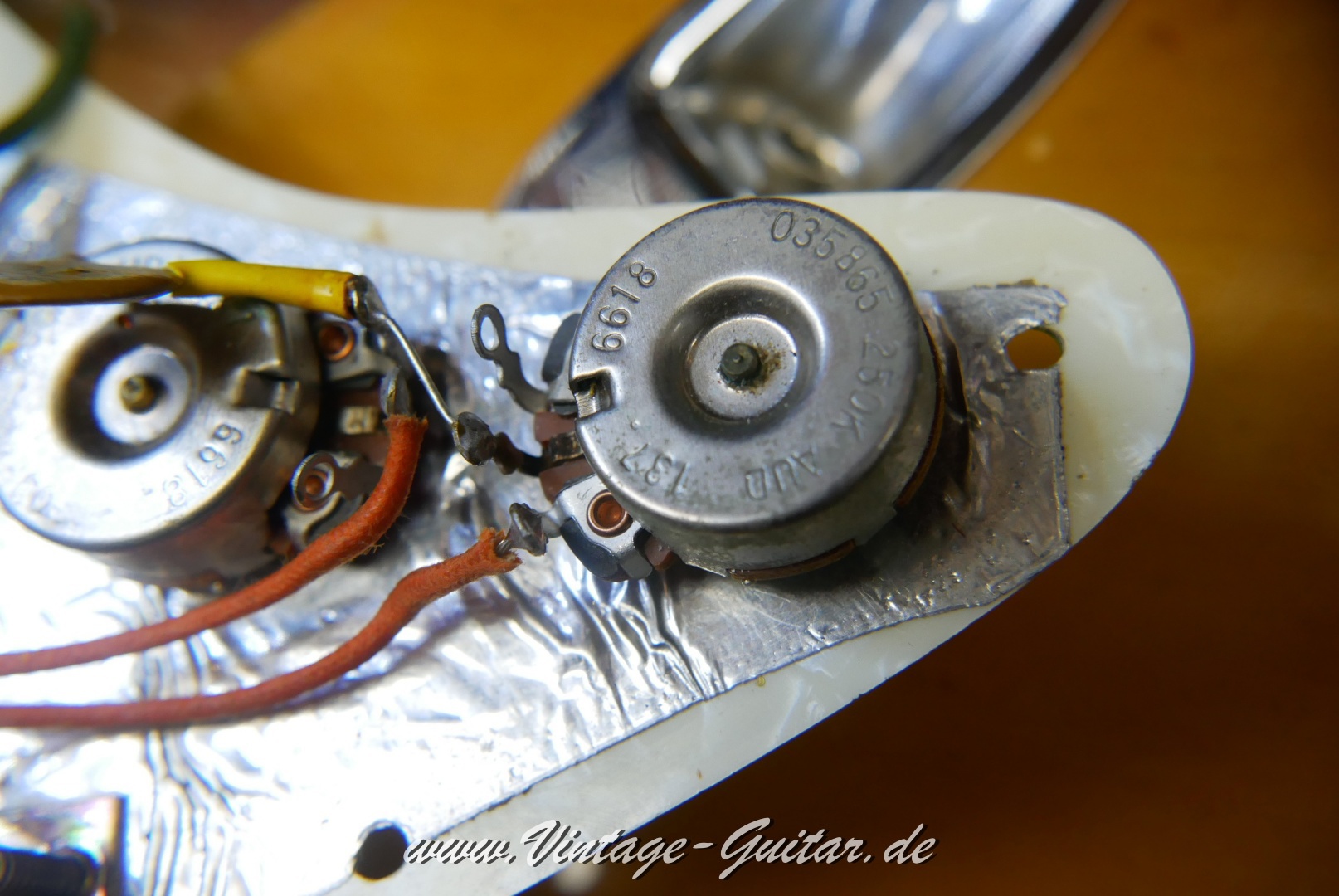 img/vintage/5699/Fender_Stratocaster_1967_sunburst_all_original-_rosewood_neck-027.JPG