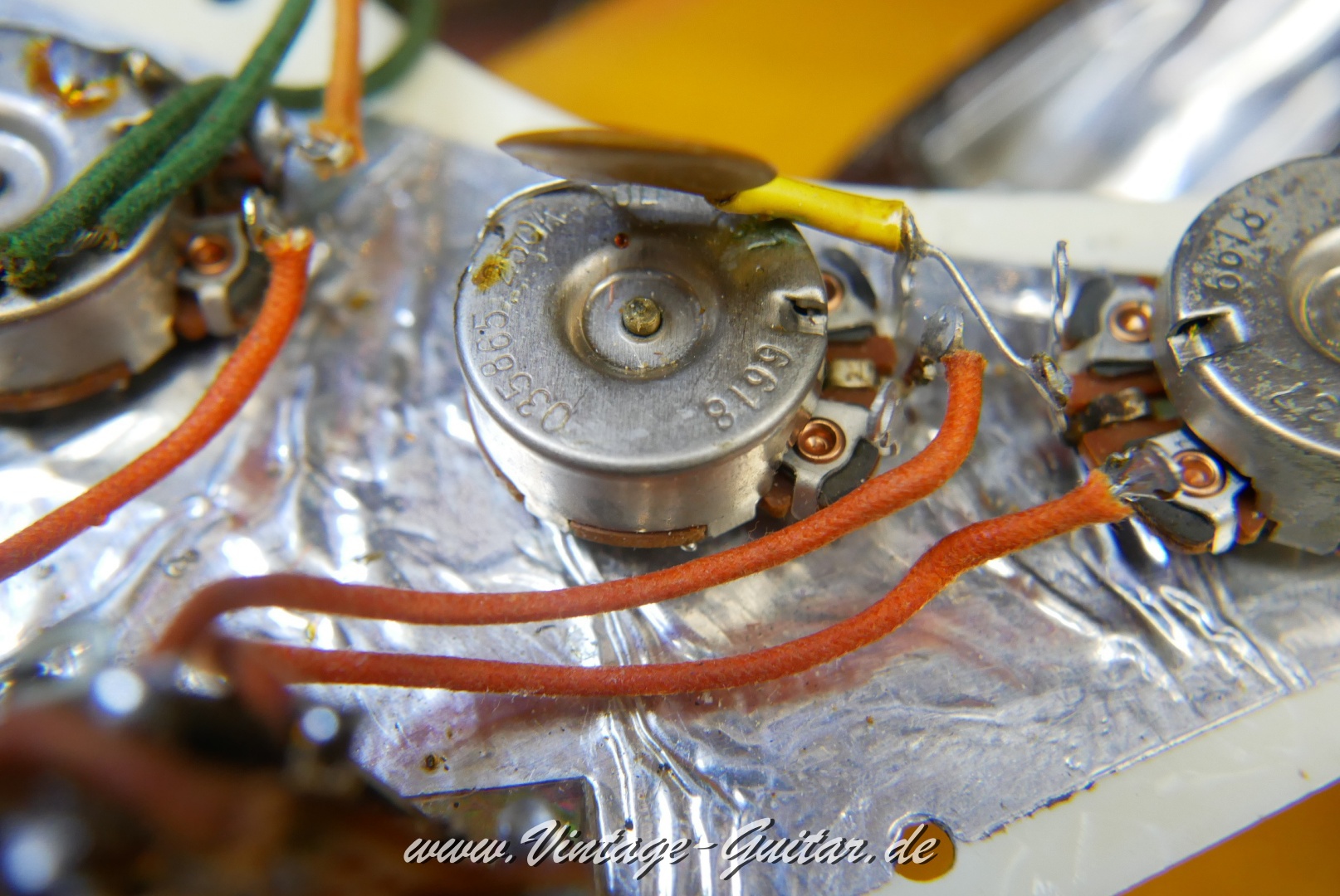 img/vintage/5699/Fender_Stratocaster_1967_sunburst_all_original-_rosewood_neck-028.JPG